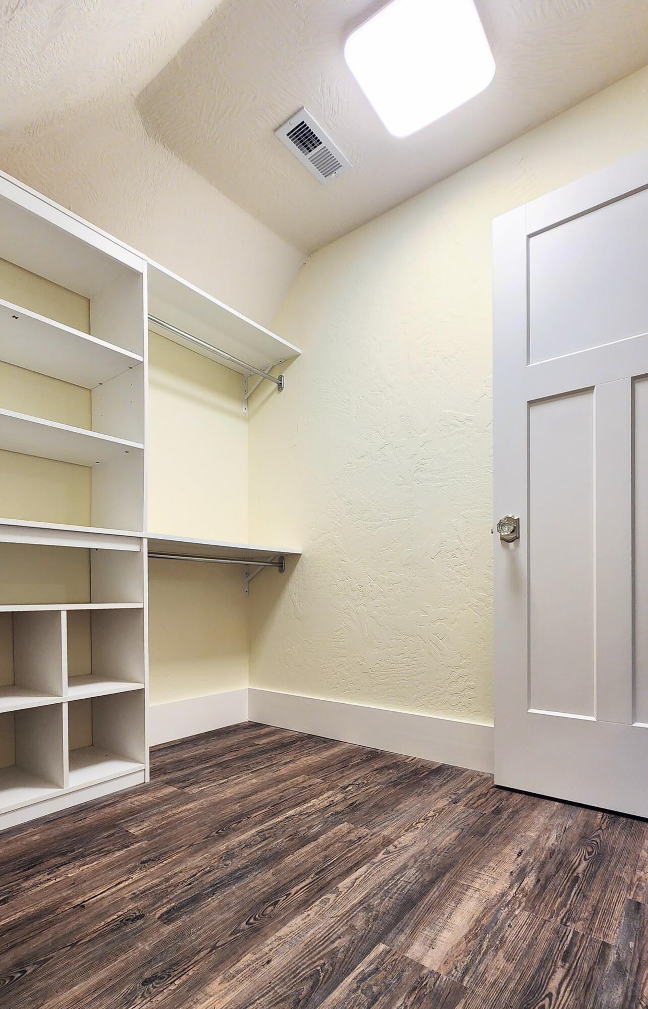 1006 West Walnut Street Property Photo 107