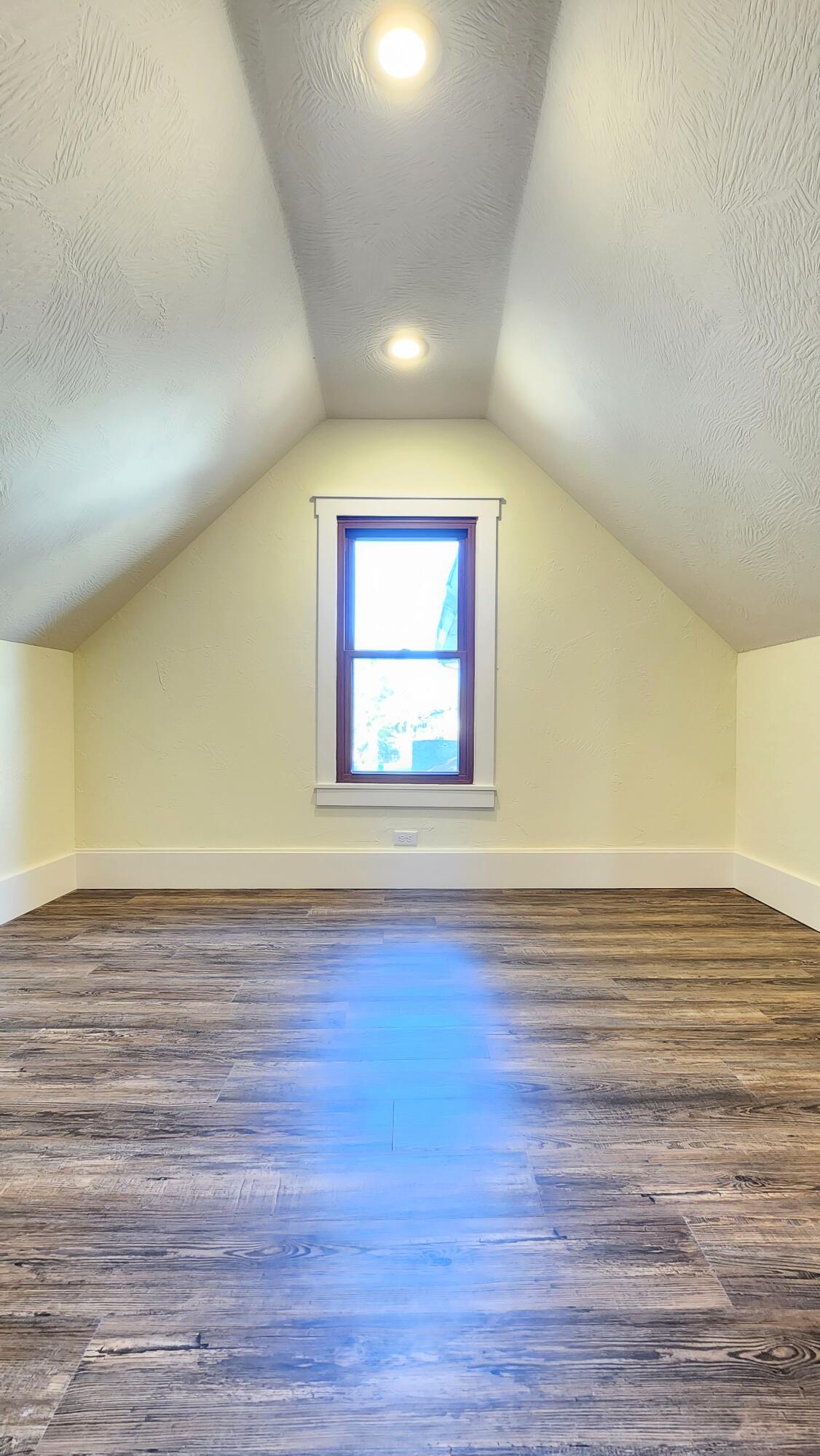 1006 West Walnut Street Property Photo 129