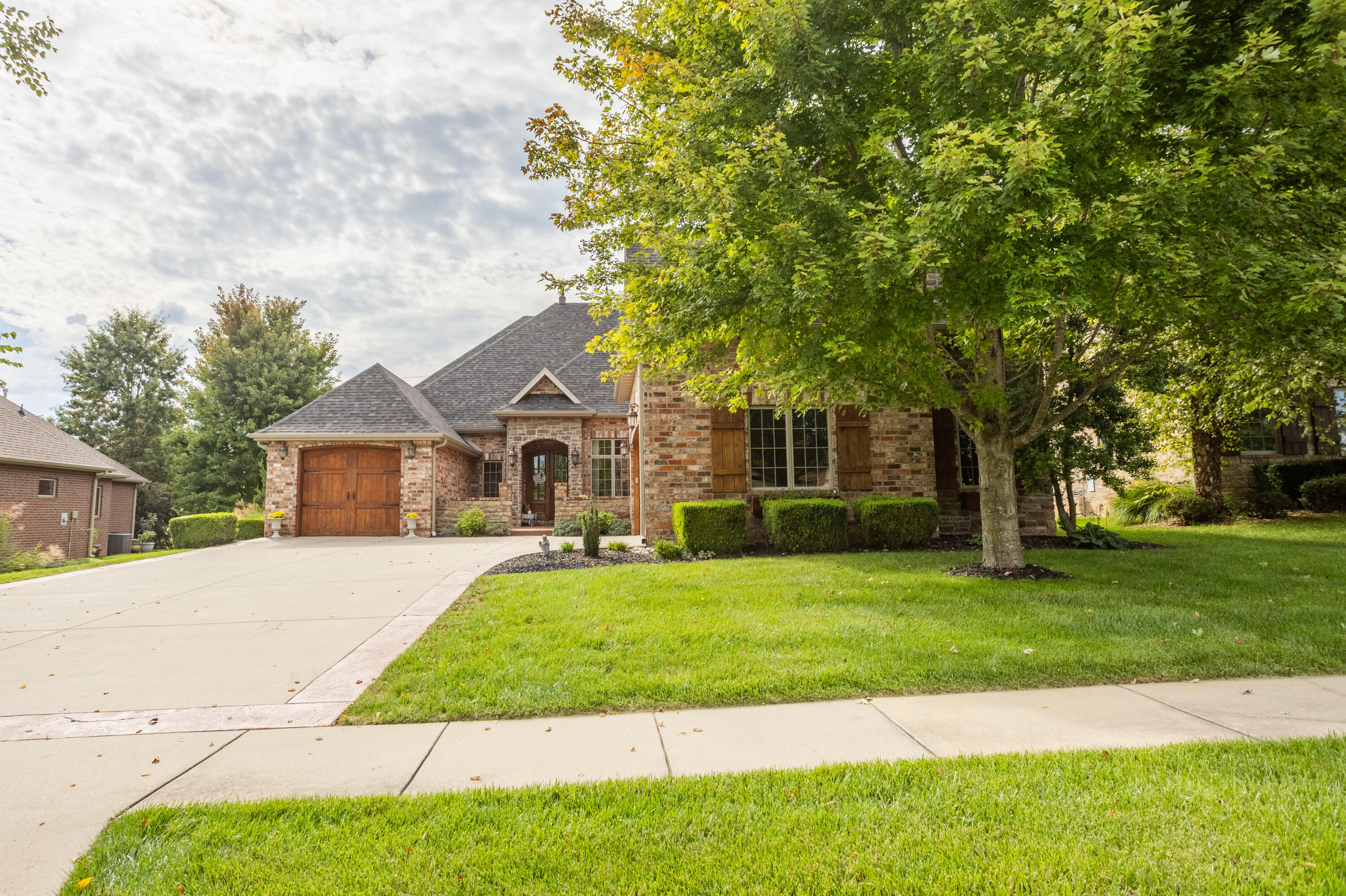 1259 South Rosemoor Drive Property Photo 2