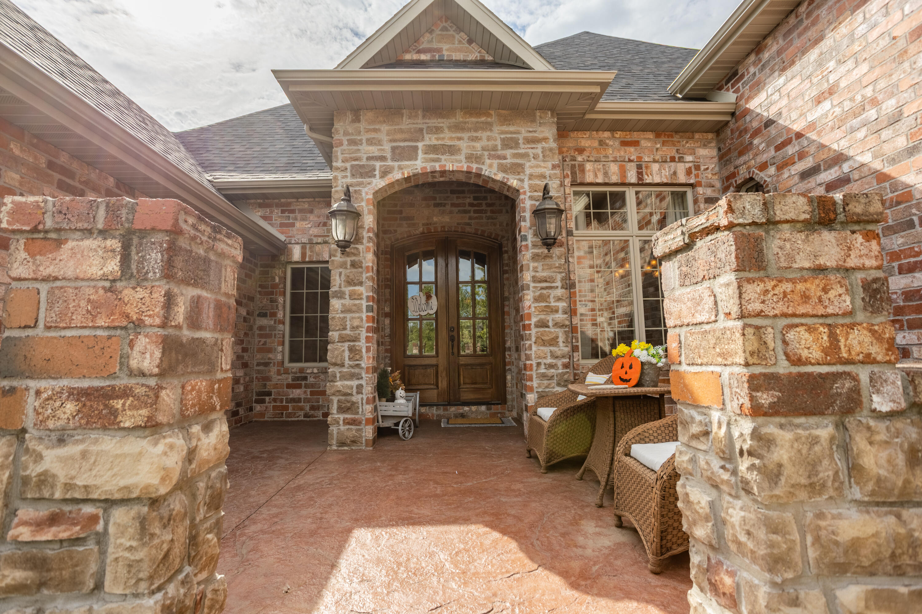 1259 South Rosemoor Drive Property Photo 3