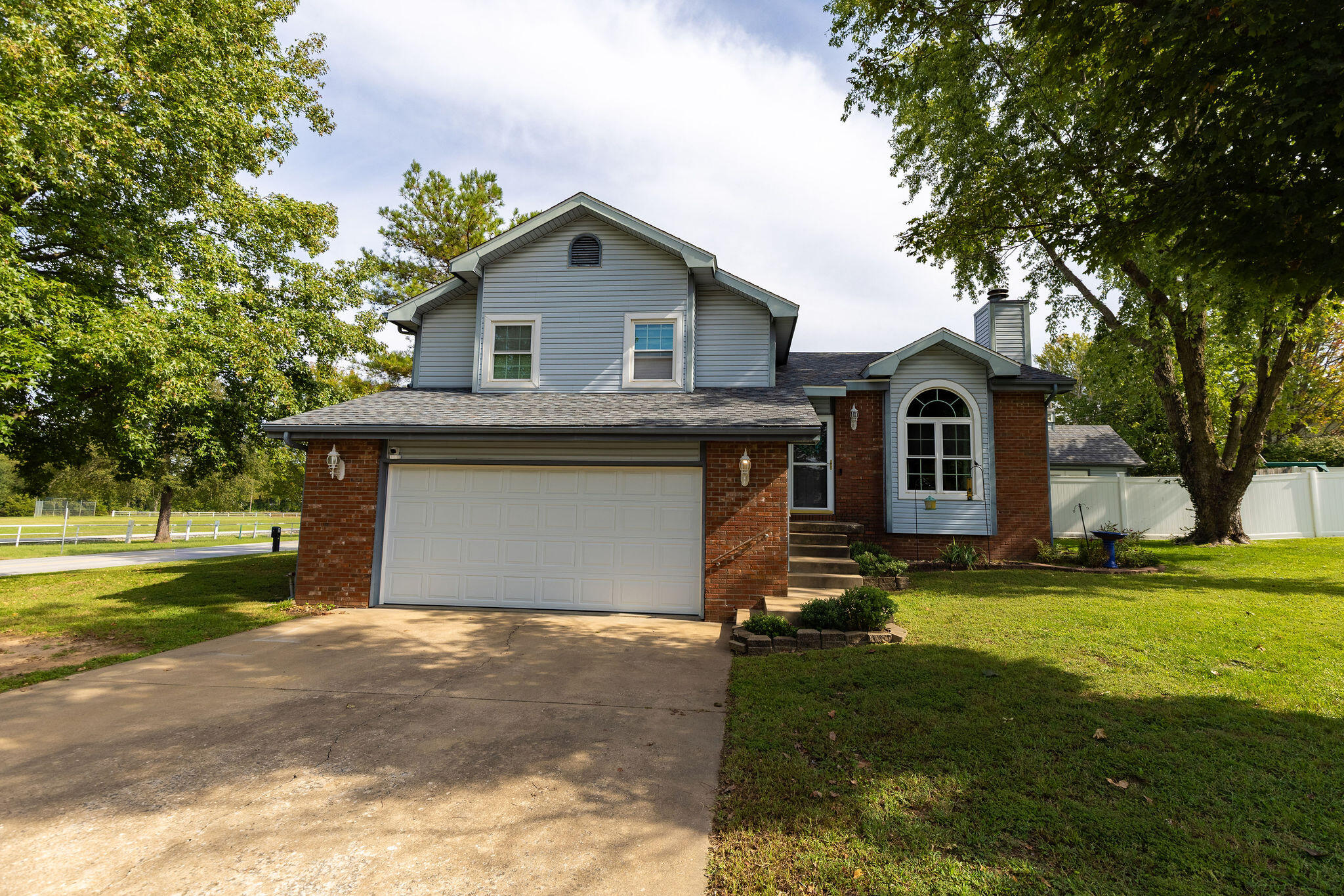 1621 Crestwood Drive Property Photo 1