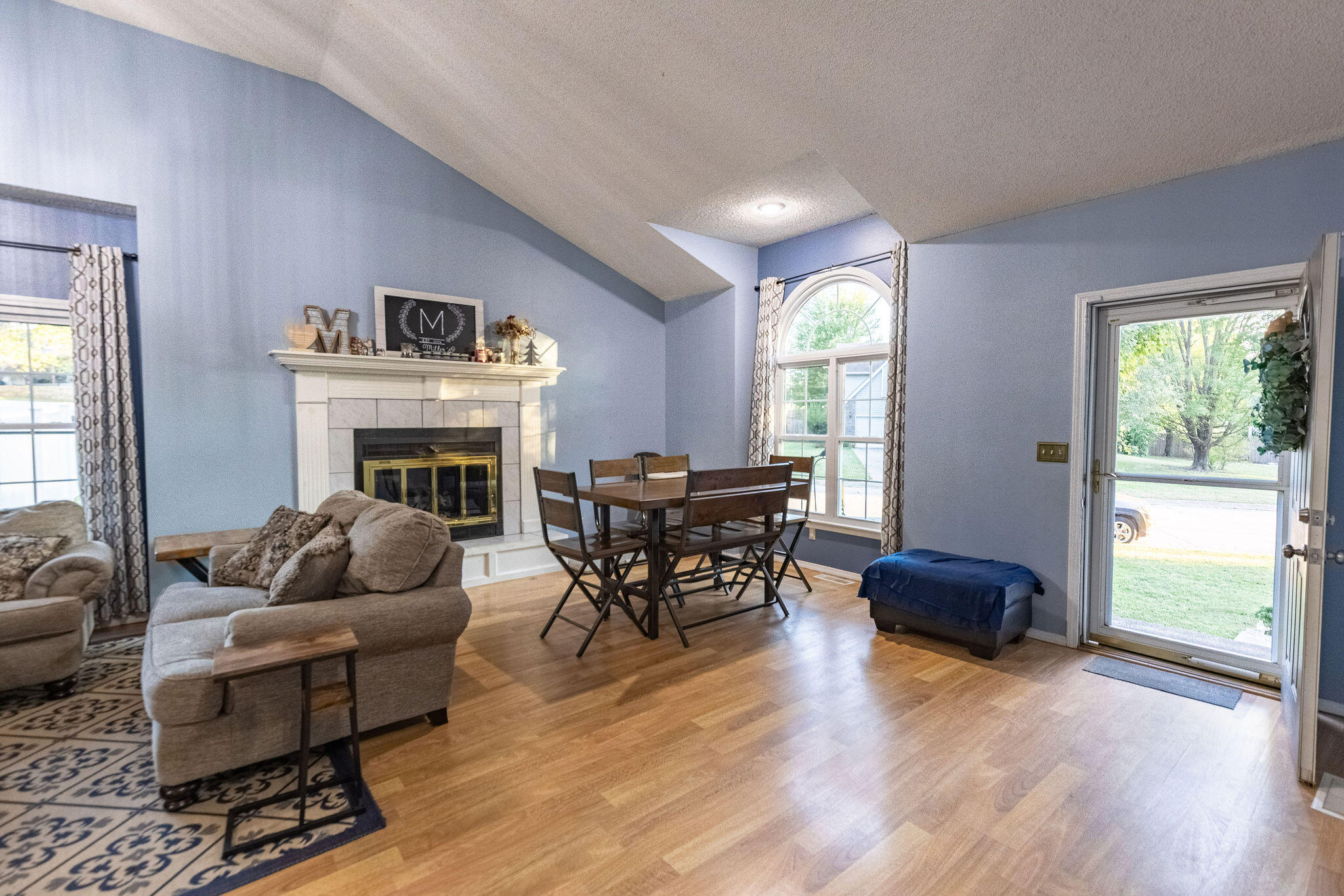 1621 Crestwood Drive Property Photo 4