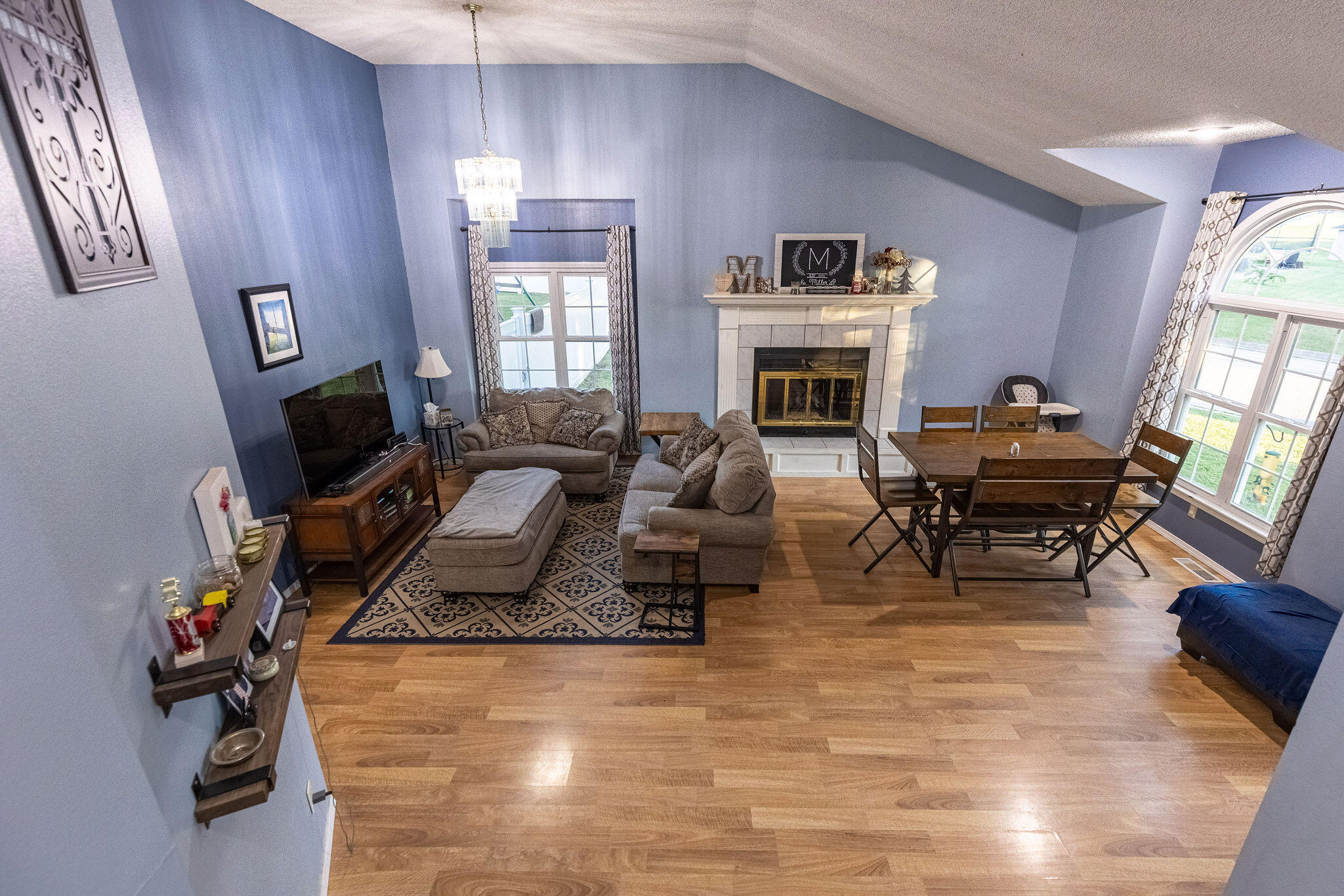 1621 Crestwood Drive Property Photo 8