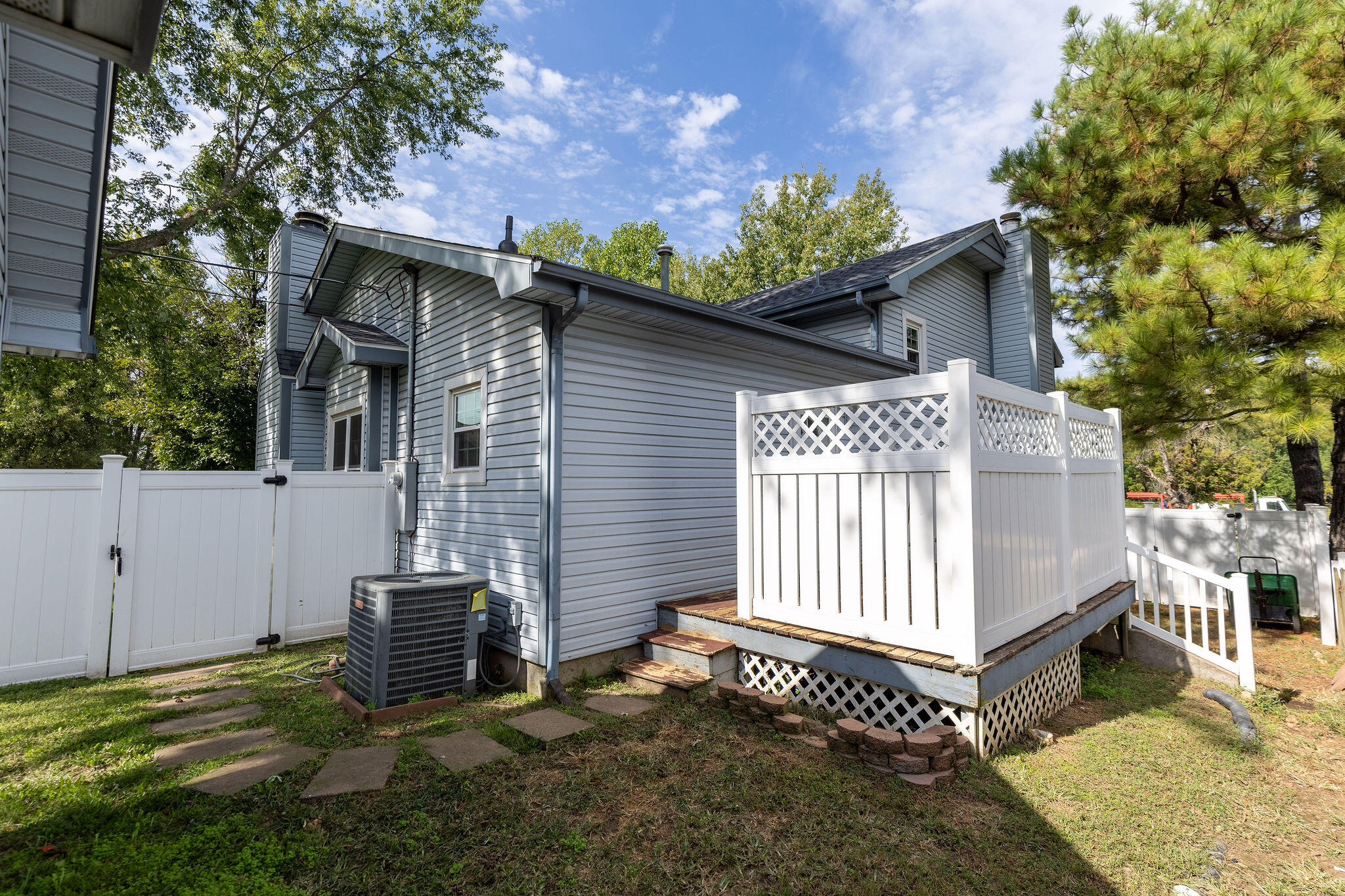 1621 Crestwood Drive Property Photo 23