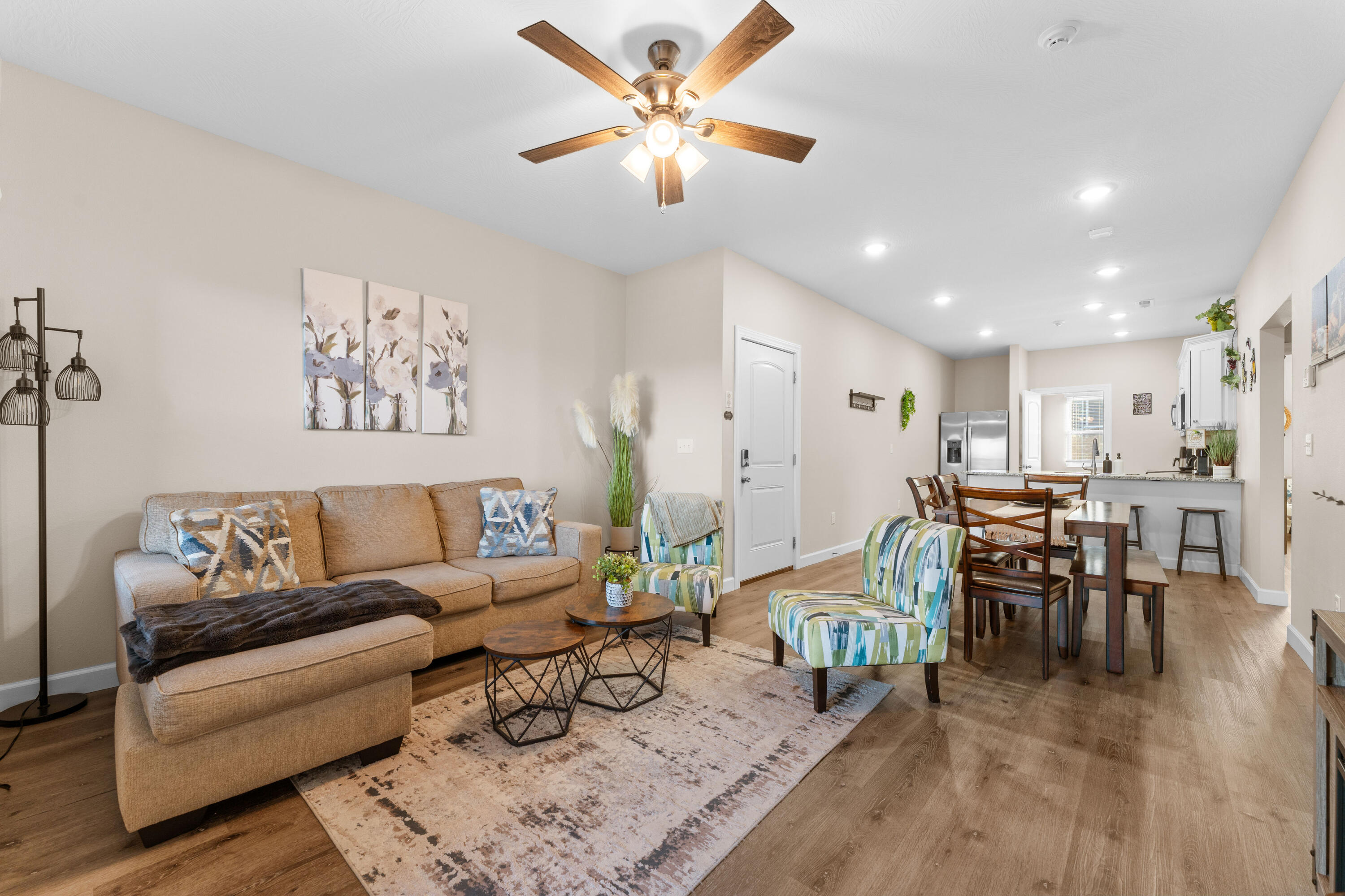 3002 North Vineyards Terrace Property Photo 3