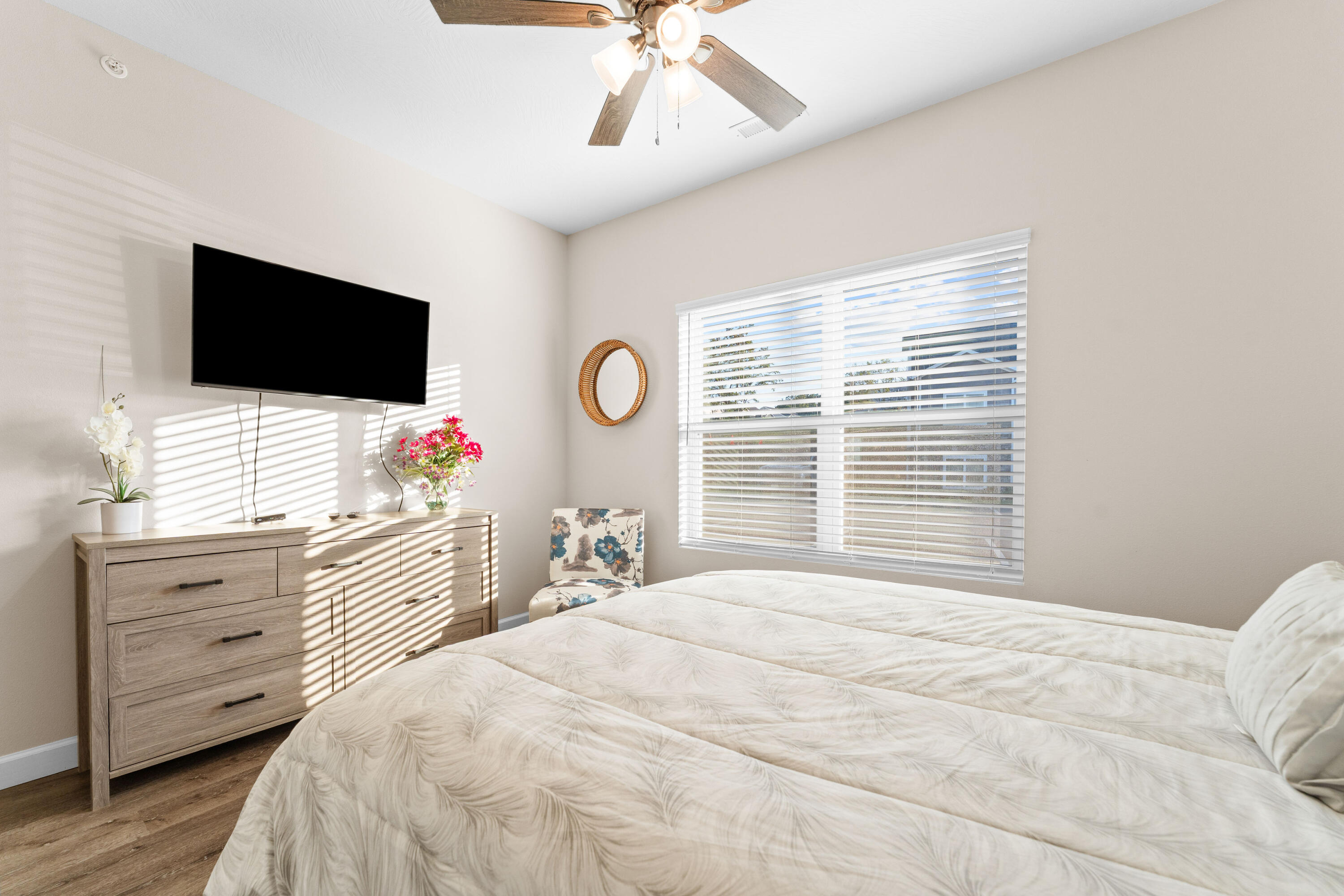 3002 North Vineyards Terrace Property Photo 5