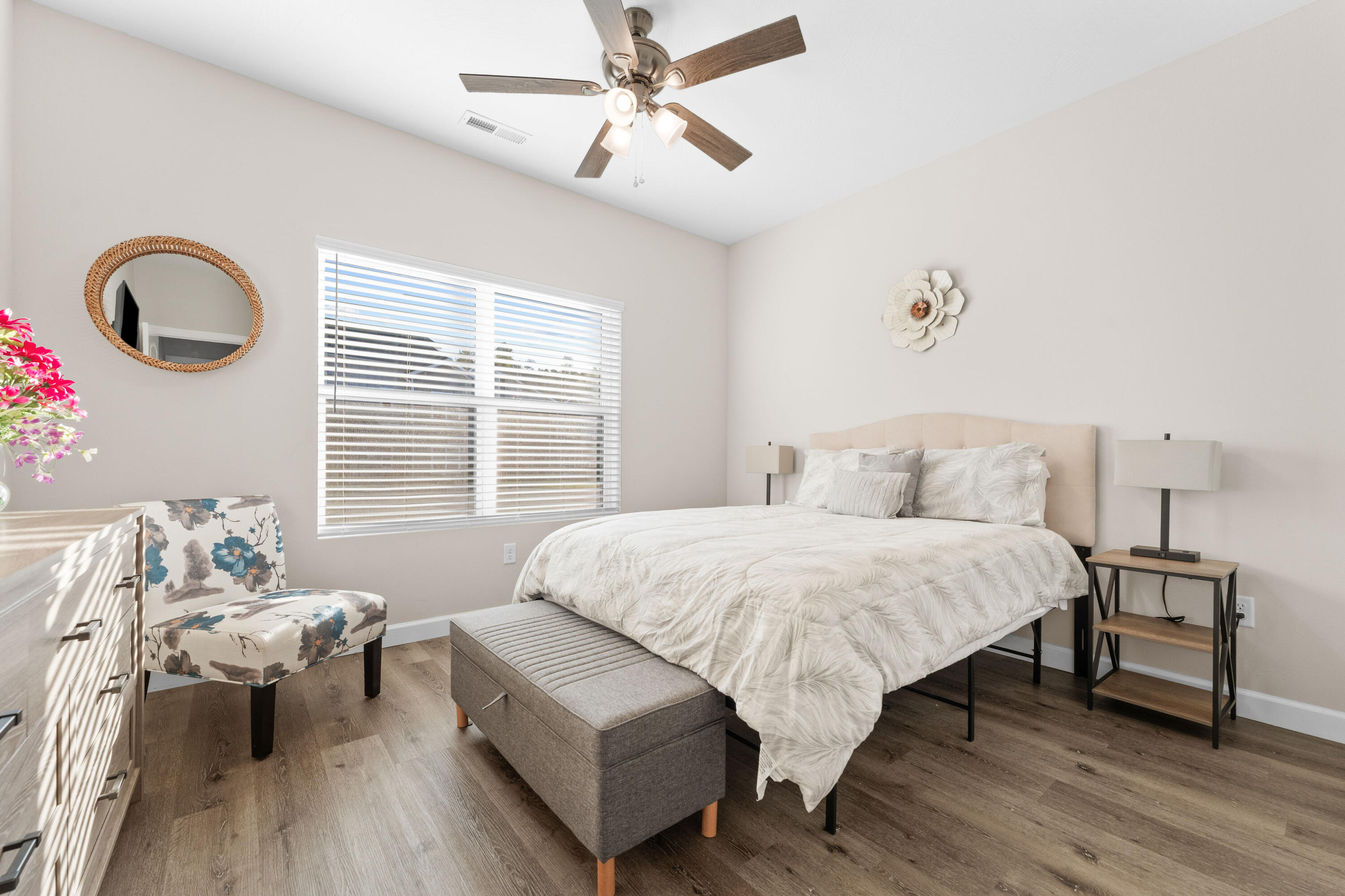 3002 North Vineyards Terrace Property Photo 7