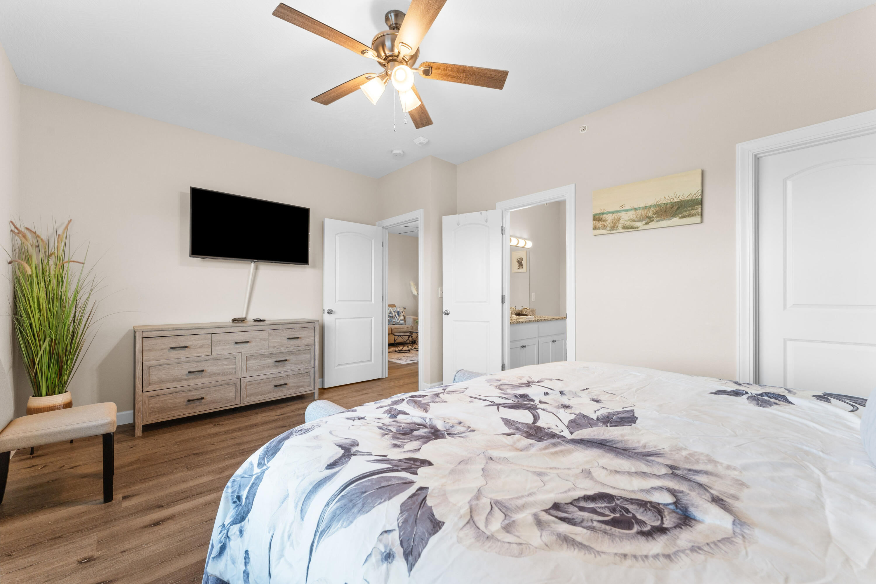 3002 North Vineyards Terrace Property Photo 11