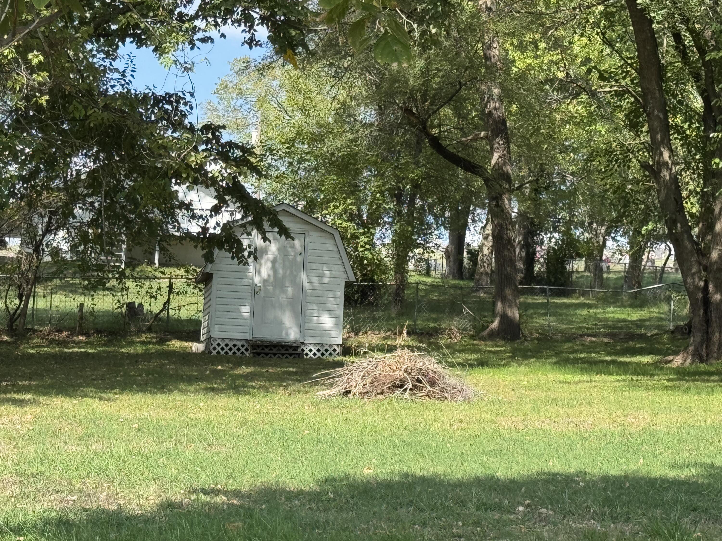 208 East Ava Avenue Property Photo 9