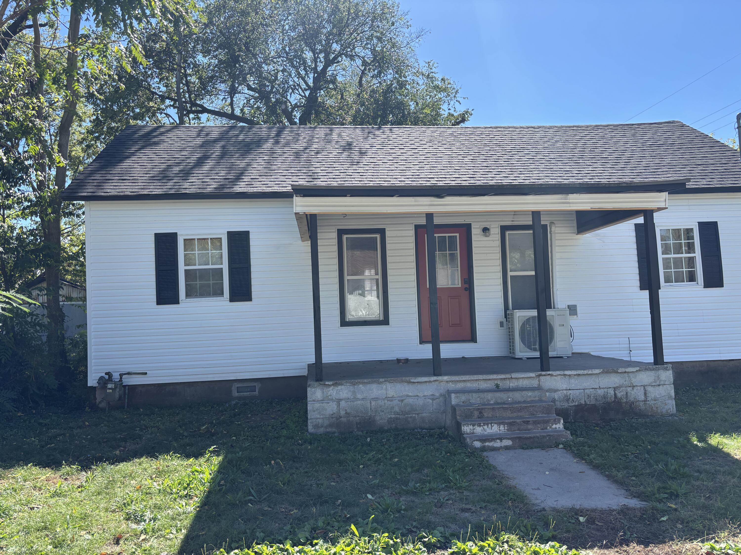 421 West 6th Street Property Photo 1