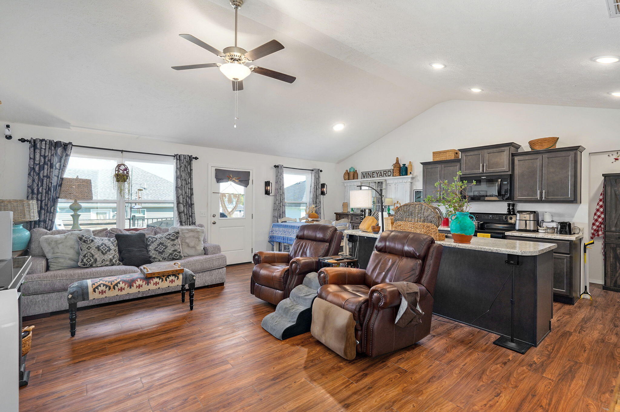 1277 Abercorn Street Property Photo 6