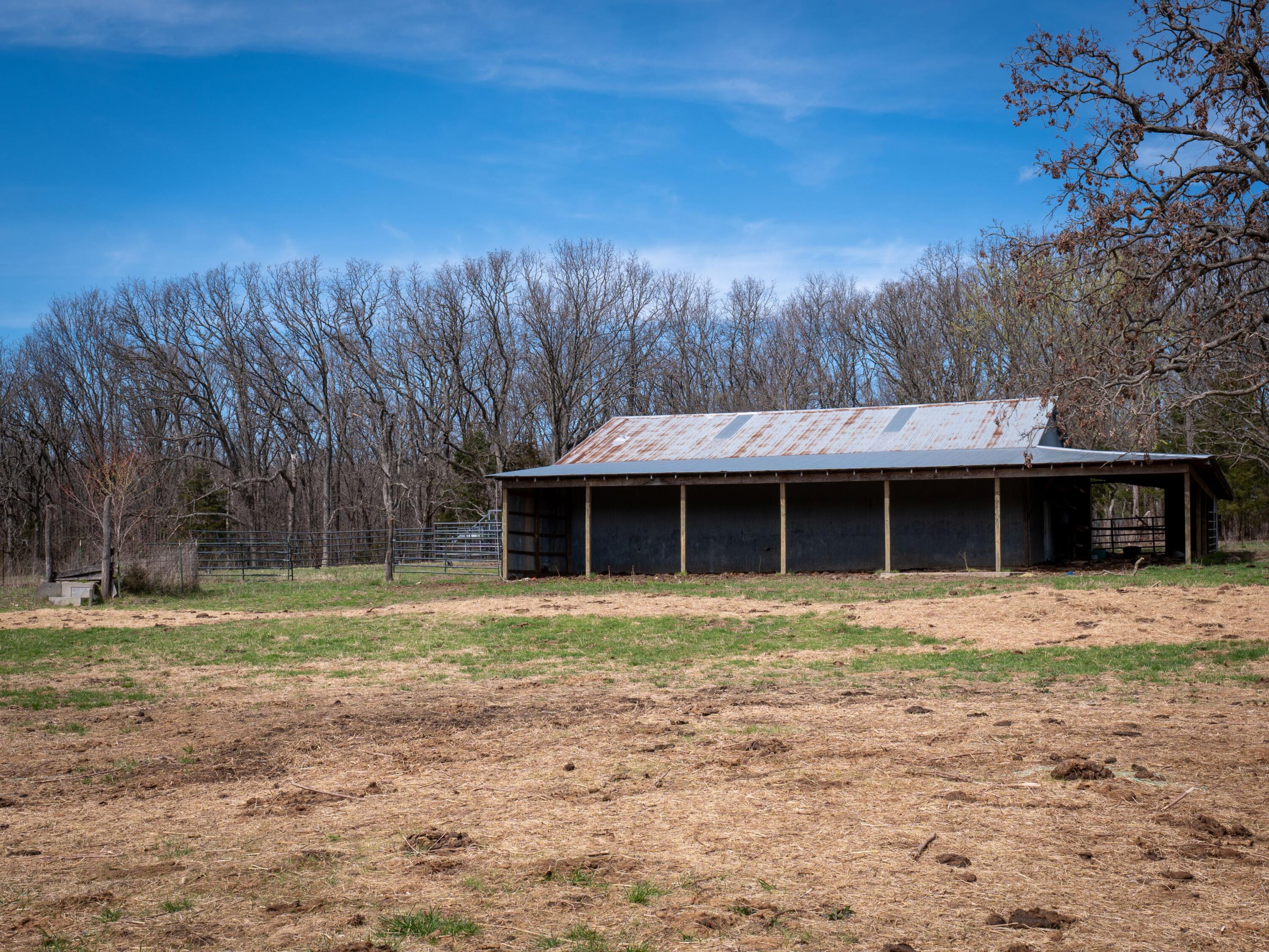 476 East 380th Road Property Photo 6