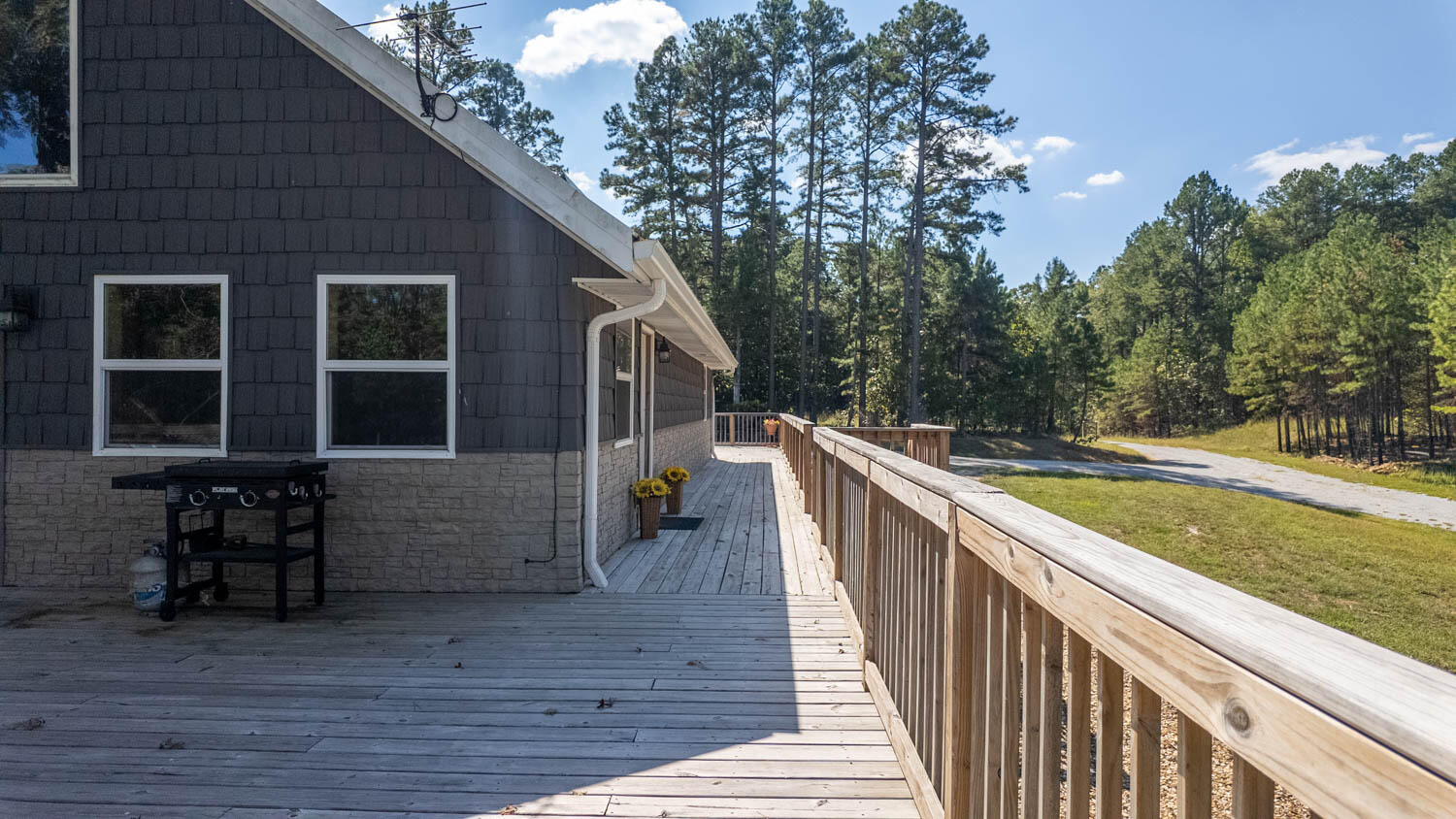 16051 Forrest Drive Property Photo 4