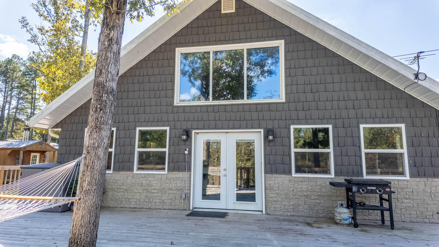 16051 Forrest Drive Property Photo 6