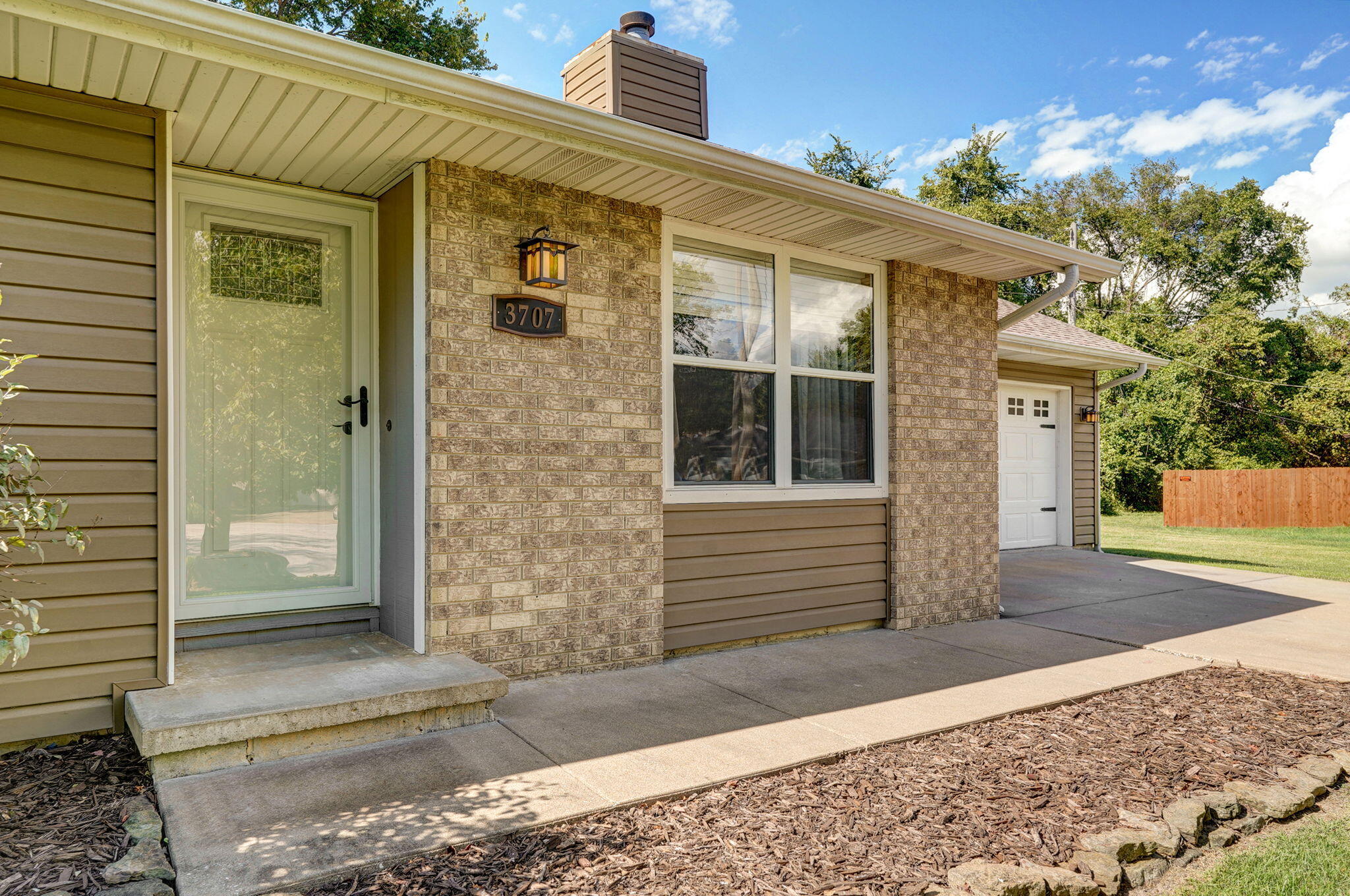 3707 South Swan Court Property Photo 2