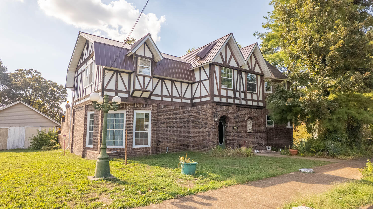 310 South 6th Street Property Photo 1