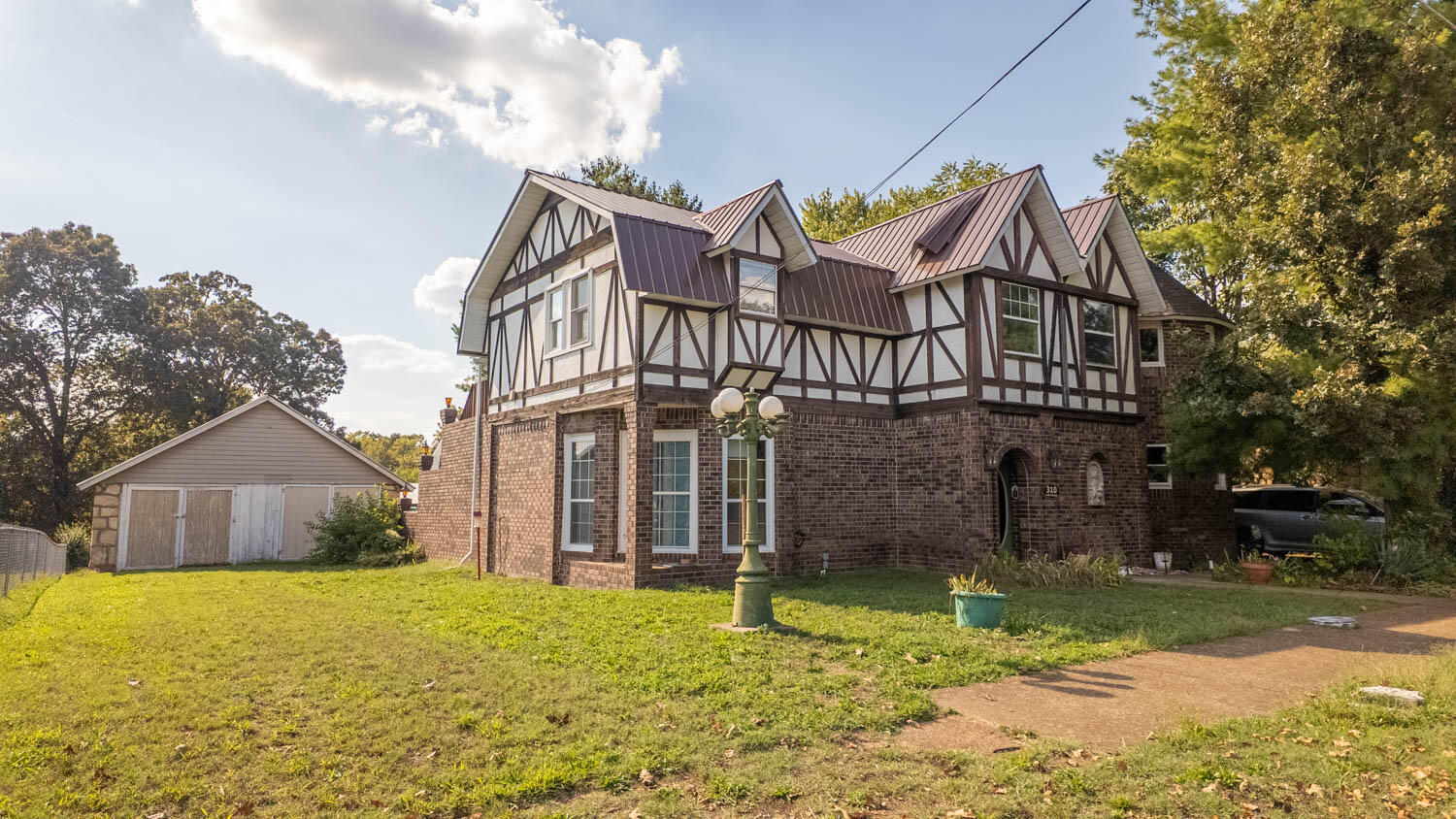 310 South 6th Street Property Photo 3