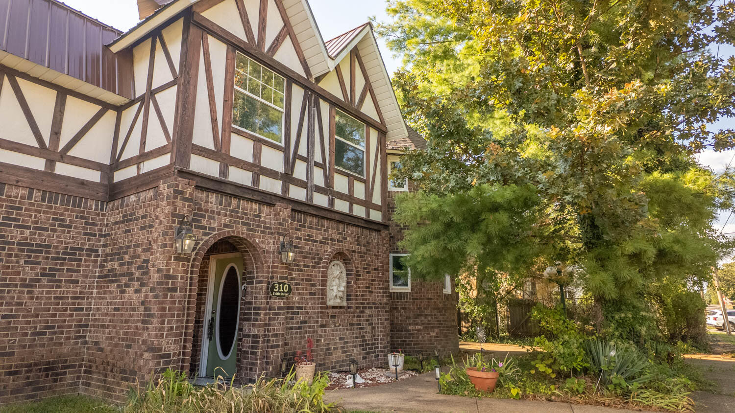 310 South 6th Street Property Photo 12