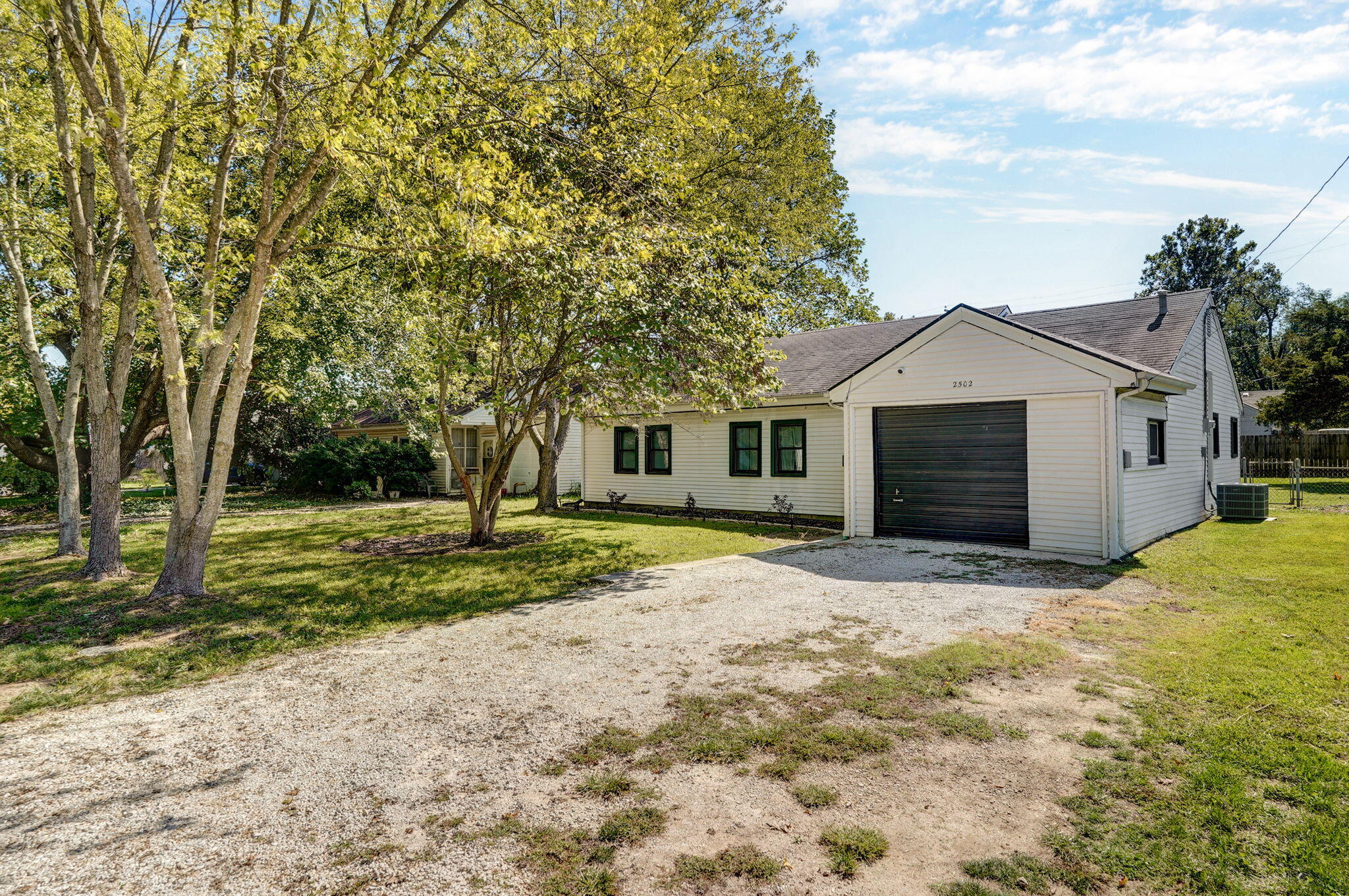 2502 East Cedar Lane Property Photo 3