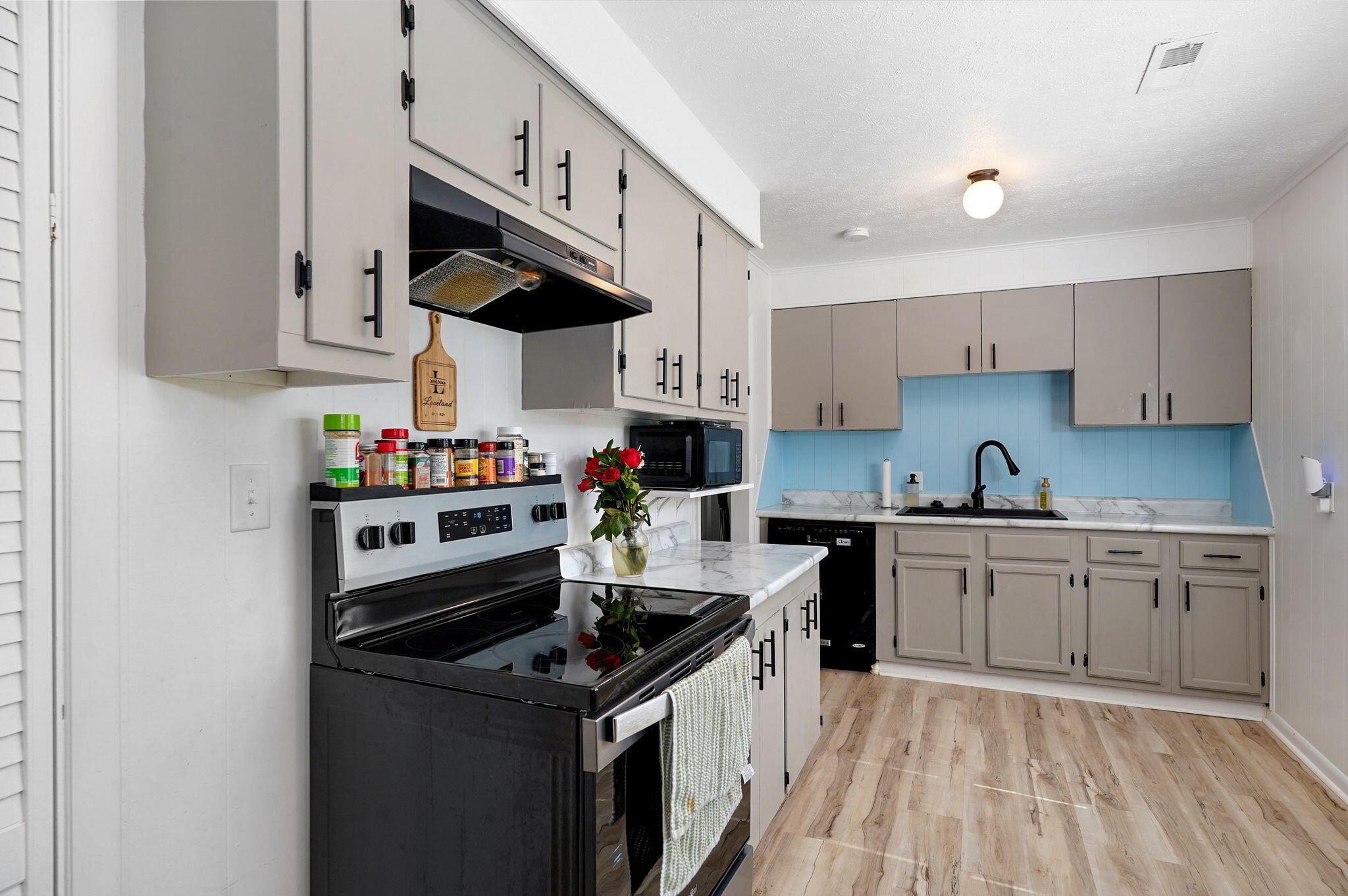 2502 East Cedar Lane Property Photo 13