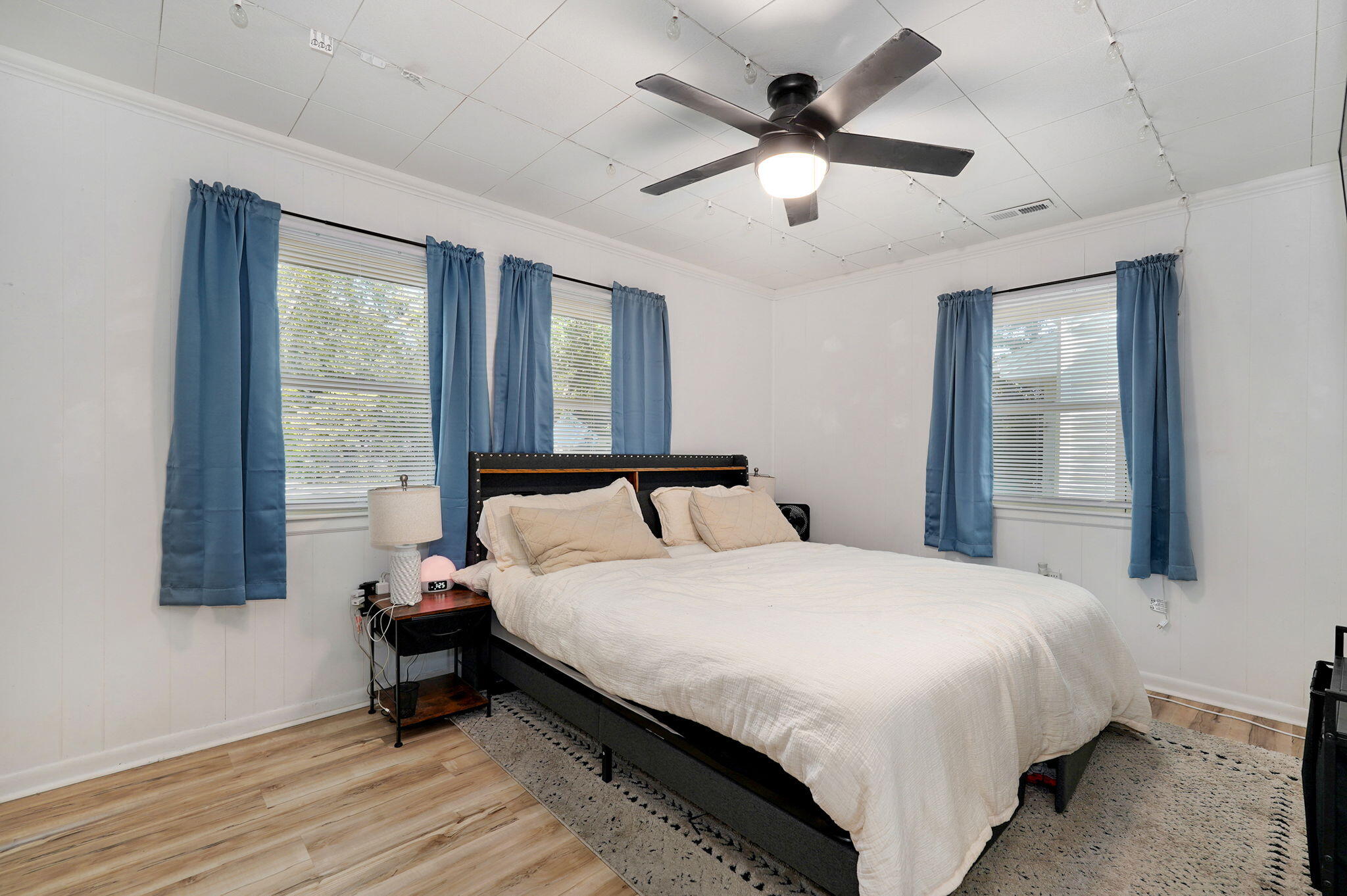 2502 East Cedar Lane Property Photo 17