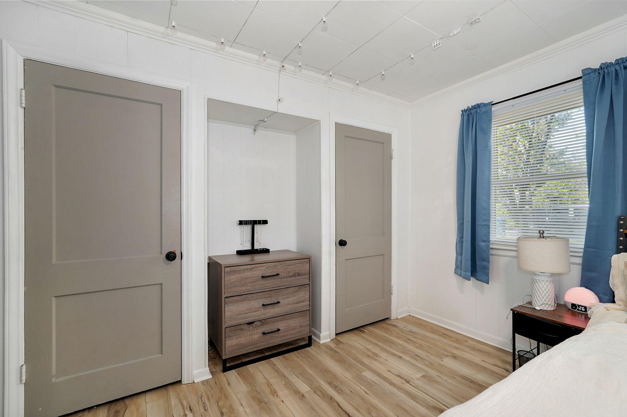 2502 East Cedar Lane Property Photo 19