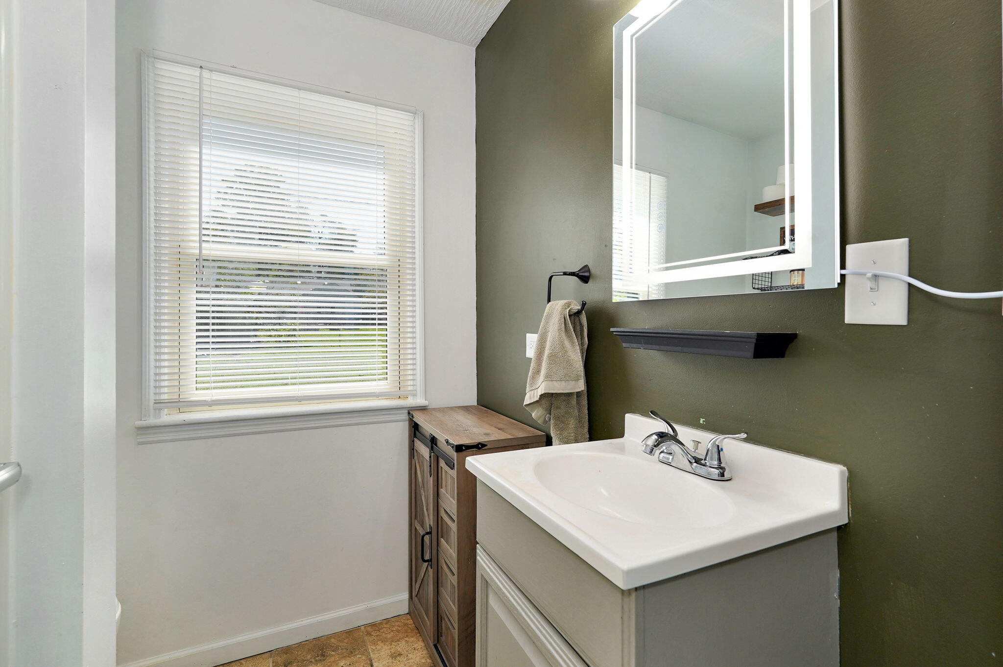 2502 East Cedar Lane Property Photo 21