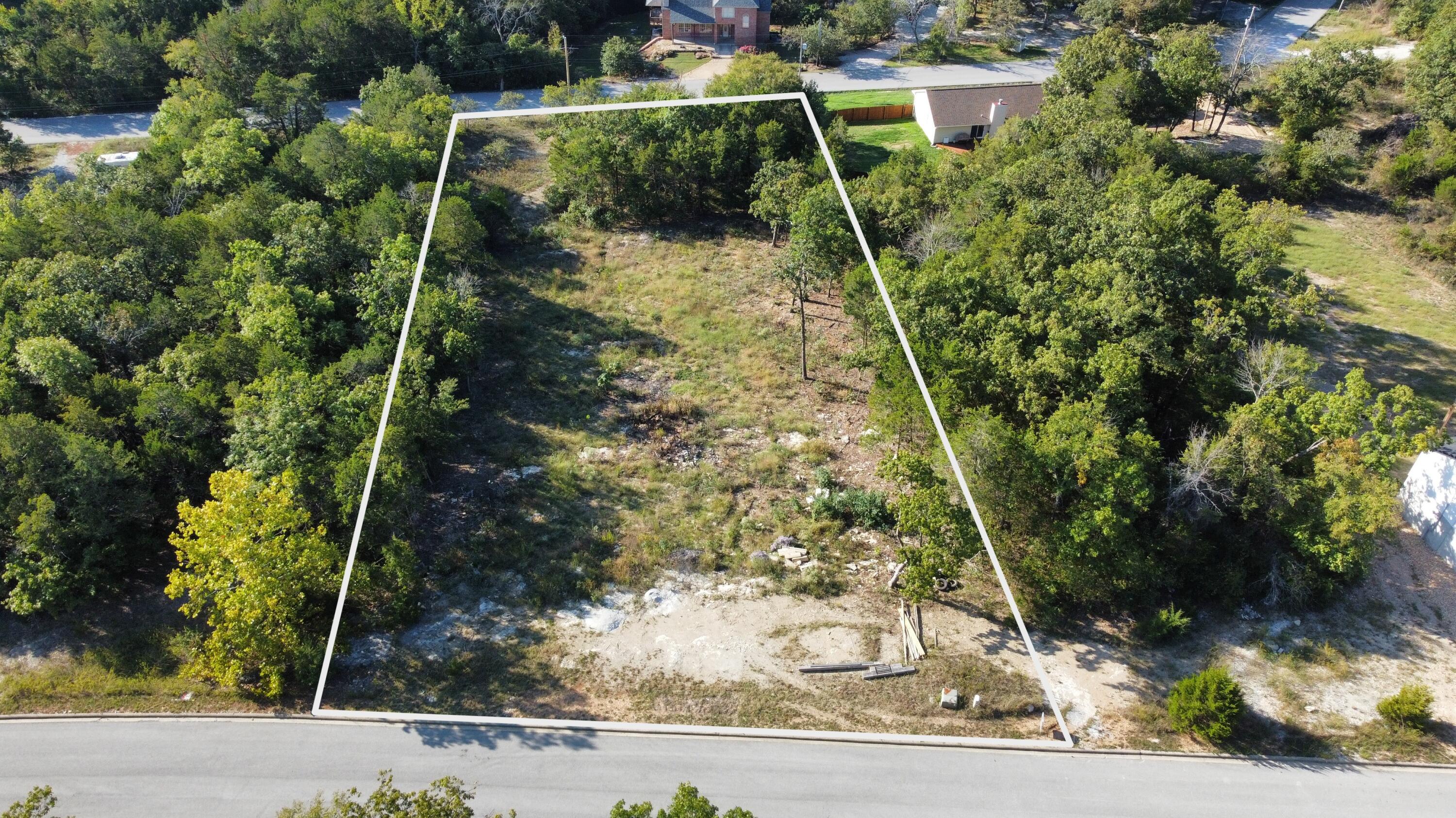 931 Crescent Drive Property Photo 2