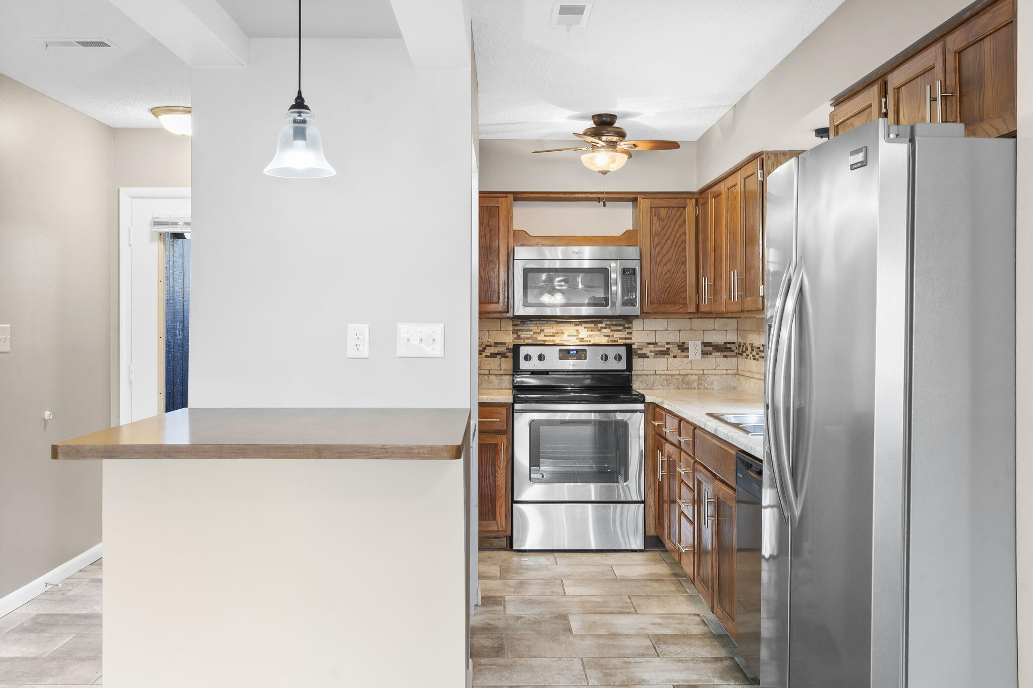 118 West Hensley Street B Property Photo 5