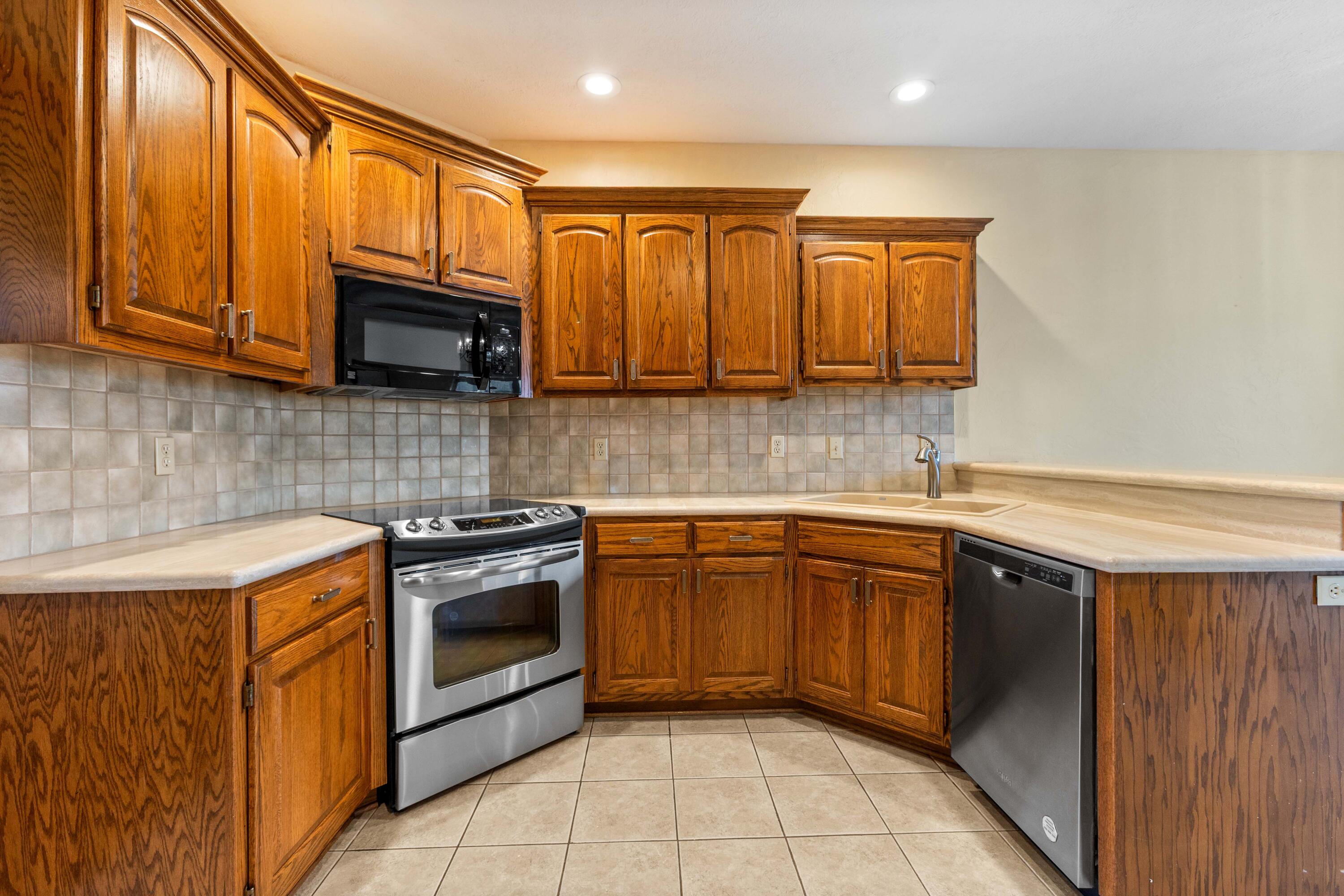 527 Piperpoint Property Photo 13
