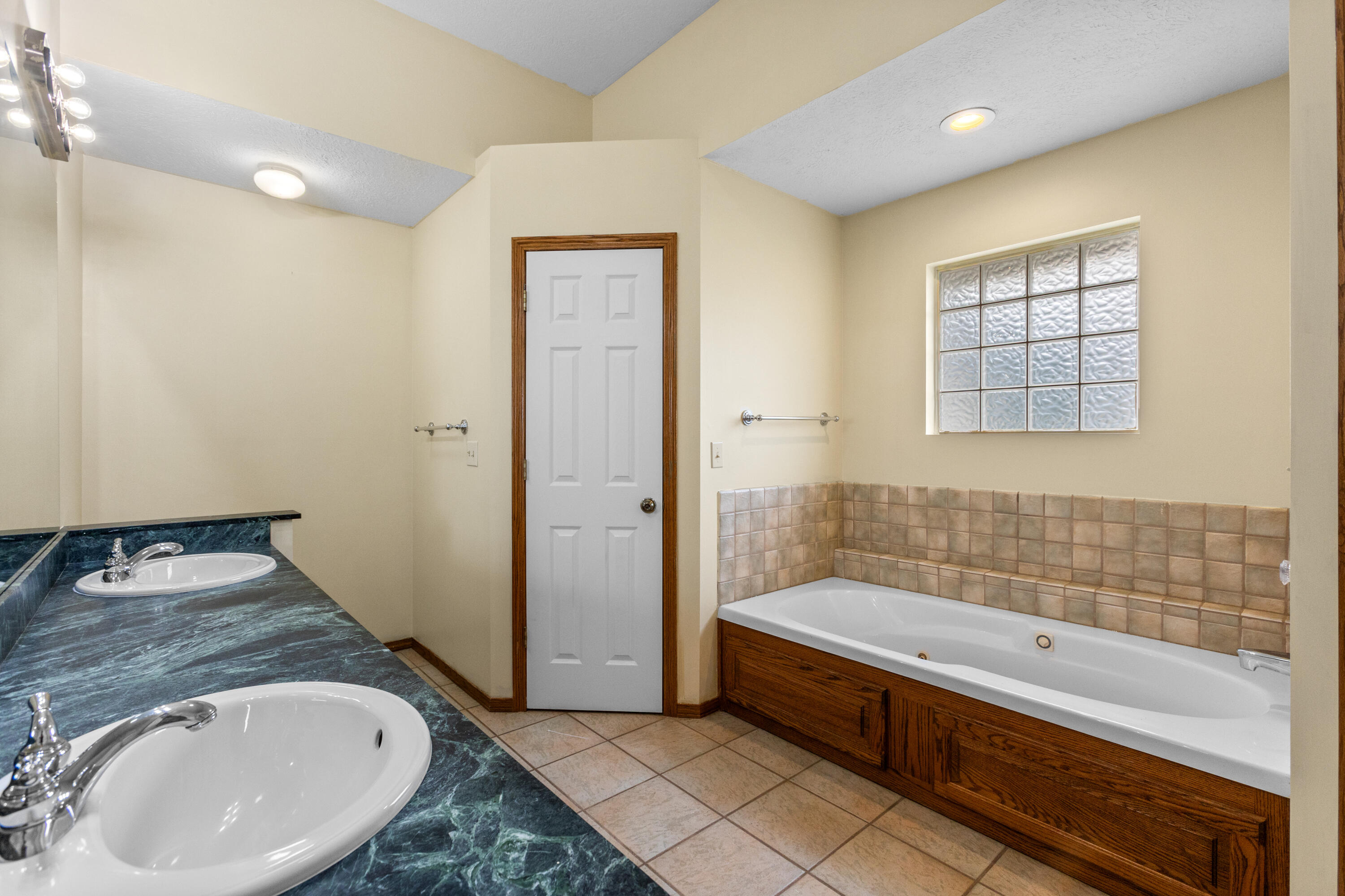 527 Piperpoint Property Photo 21