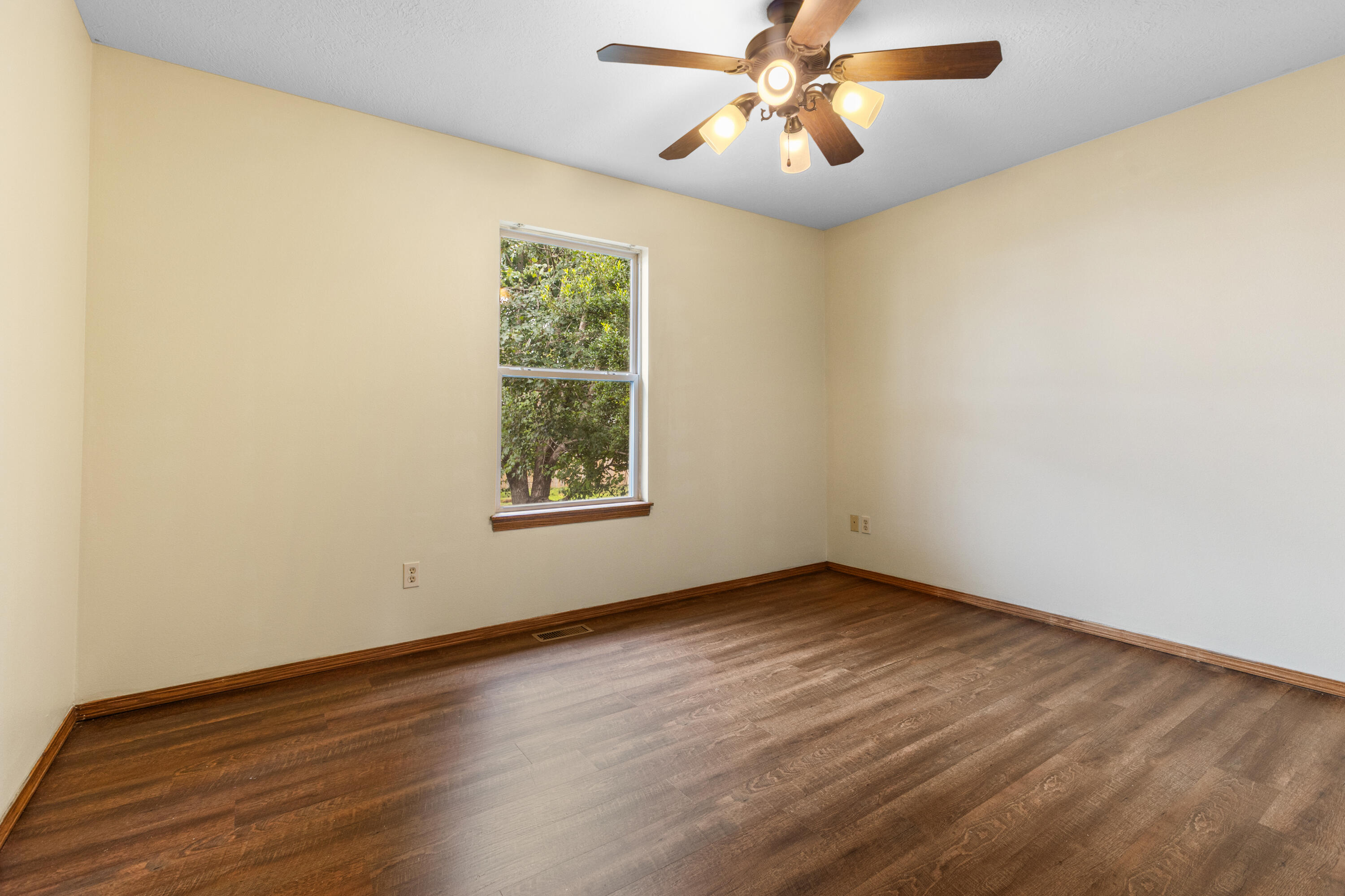 527 Piperpoint Property Photo 25