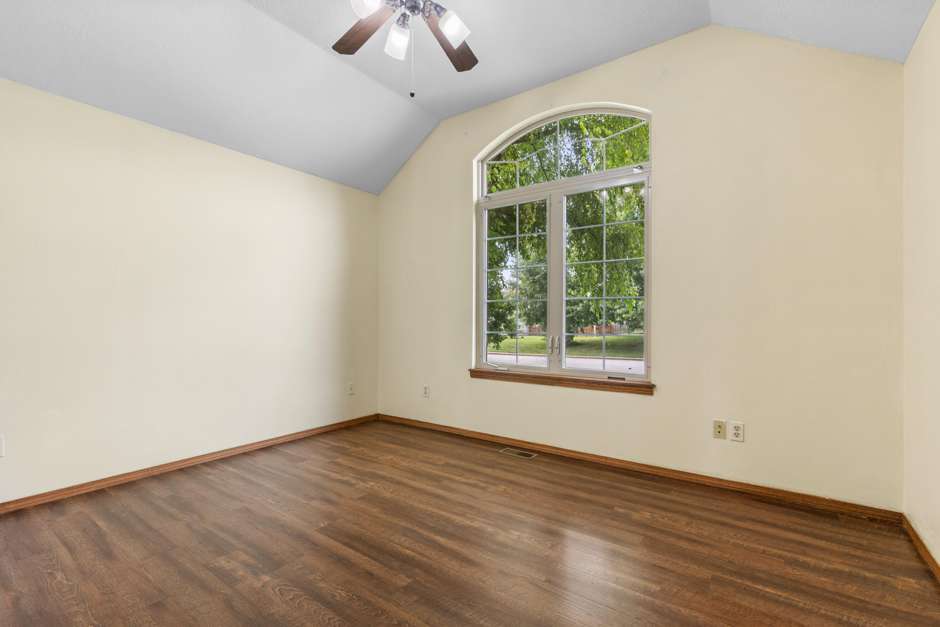 527 Piperpoint Property Photo 27