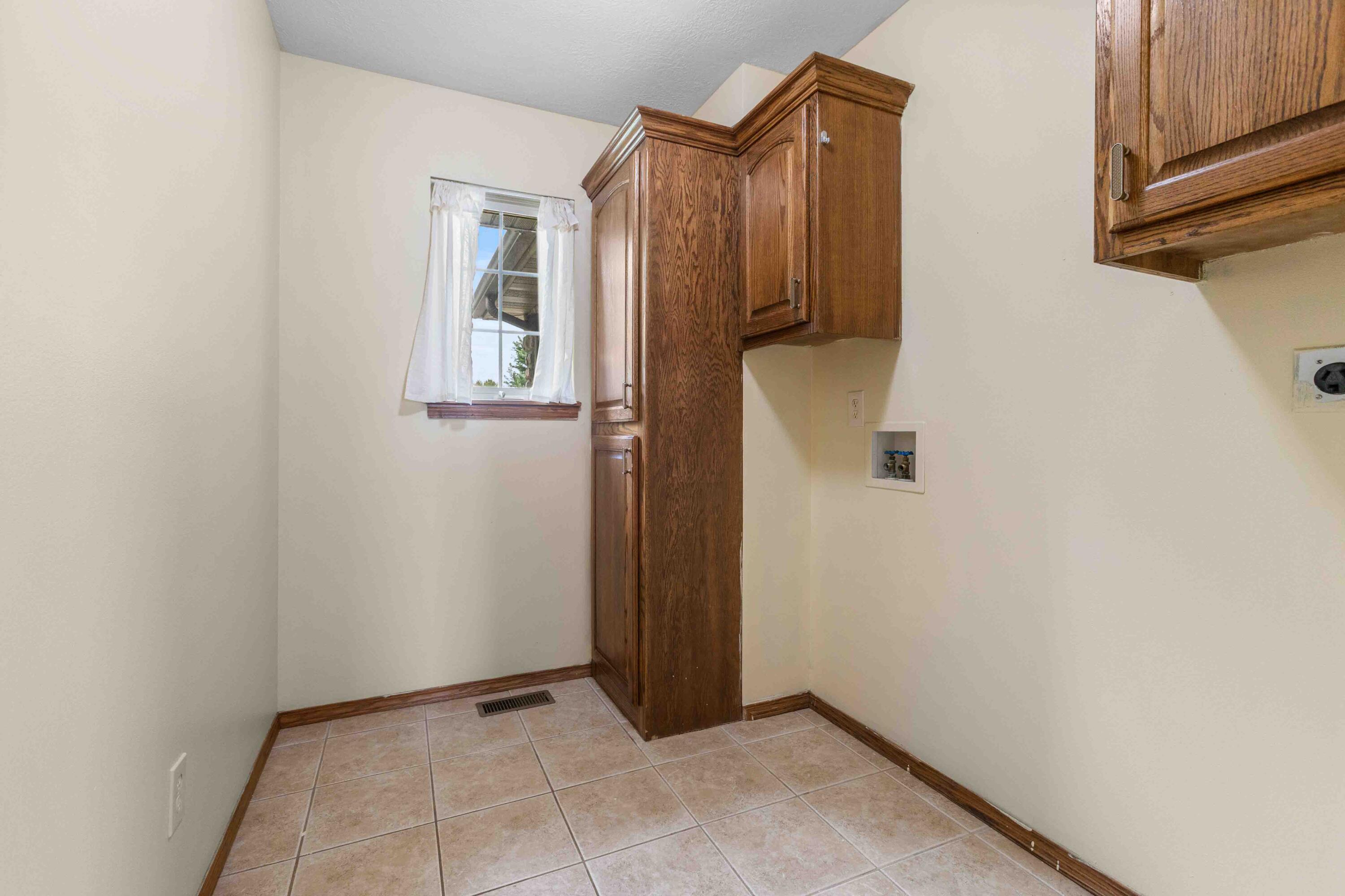527 Piperpoint Property Photo 29