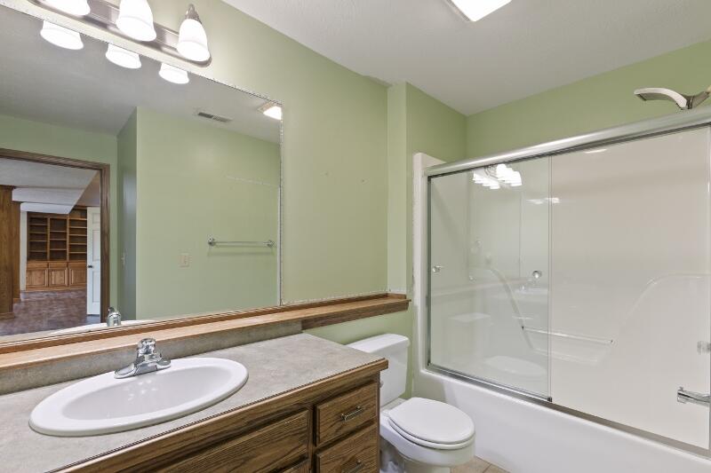 527 Piperpoint Property Photo 32