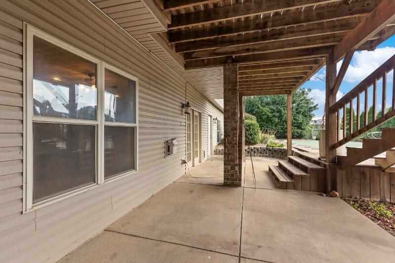 527 Piperpoint Property Photo 42