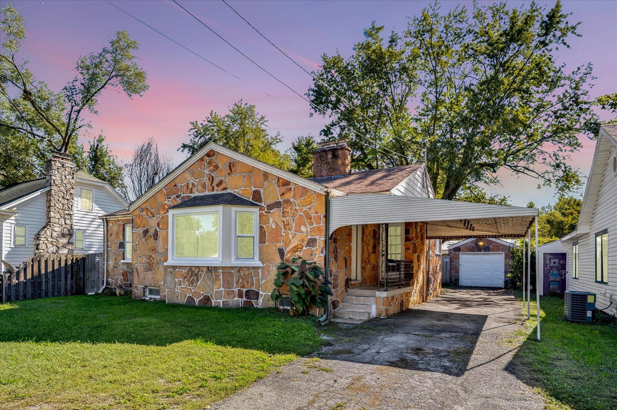 620 East Sunshine Street Property Photo 2