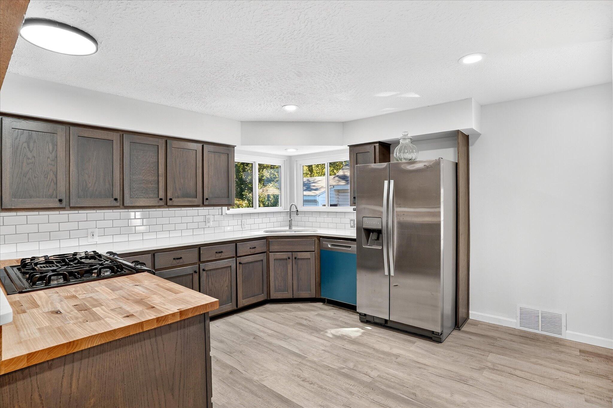 620 East Sunshine Street Property Photo 4