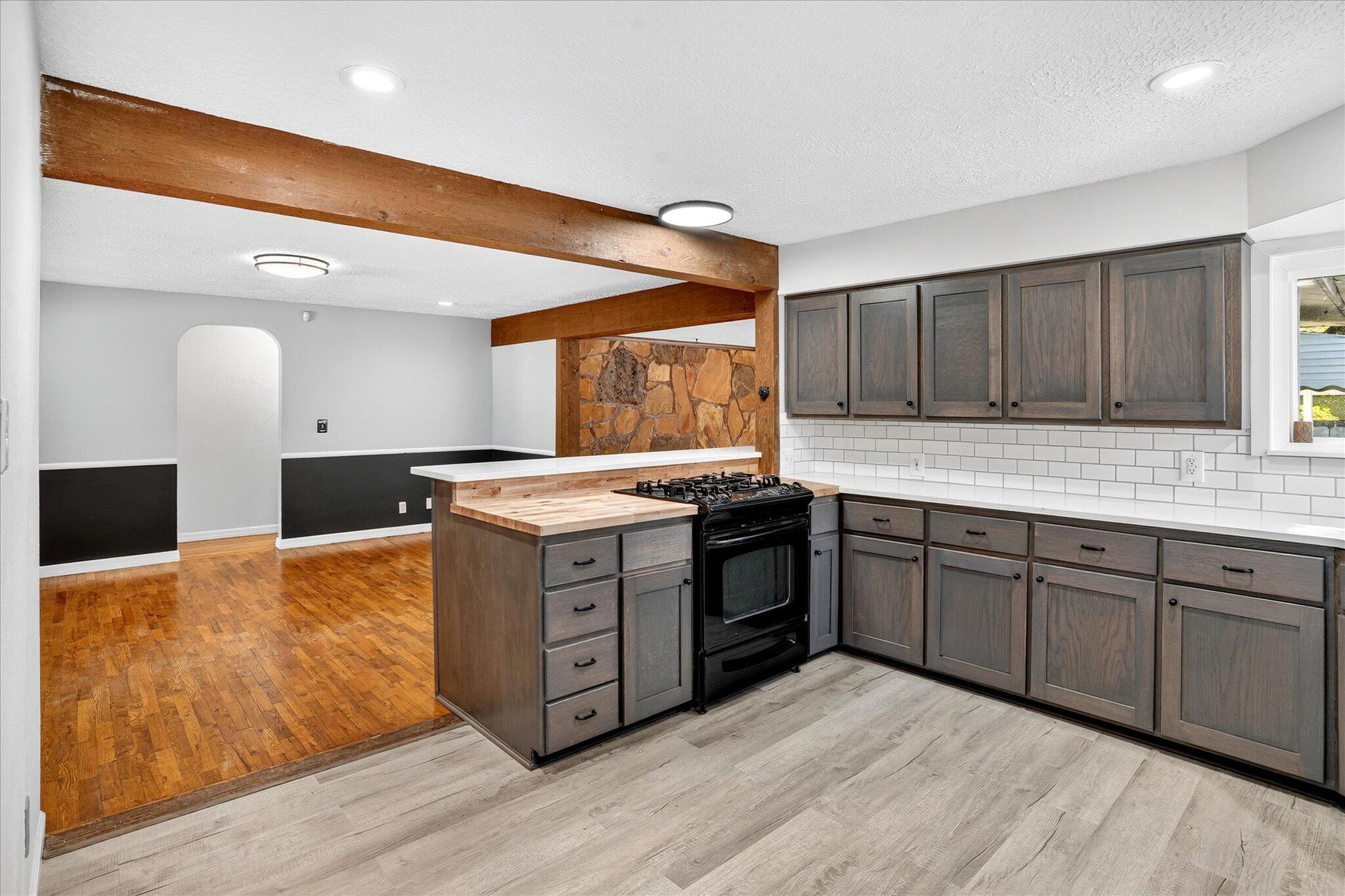 620 East Sunshine Street Property Photo 5