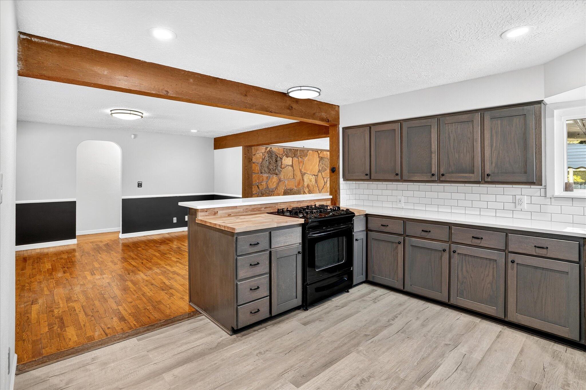 620 East Sunshine Street Property Photo 6