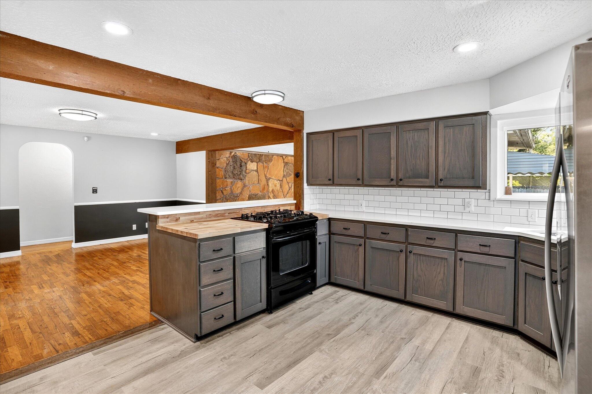 620 East Sunshine Street Property Photo 7