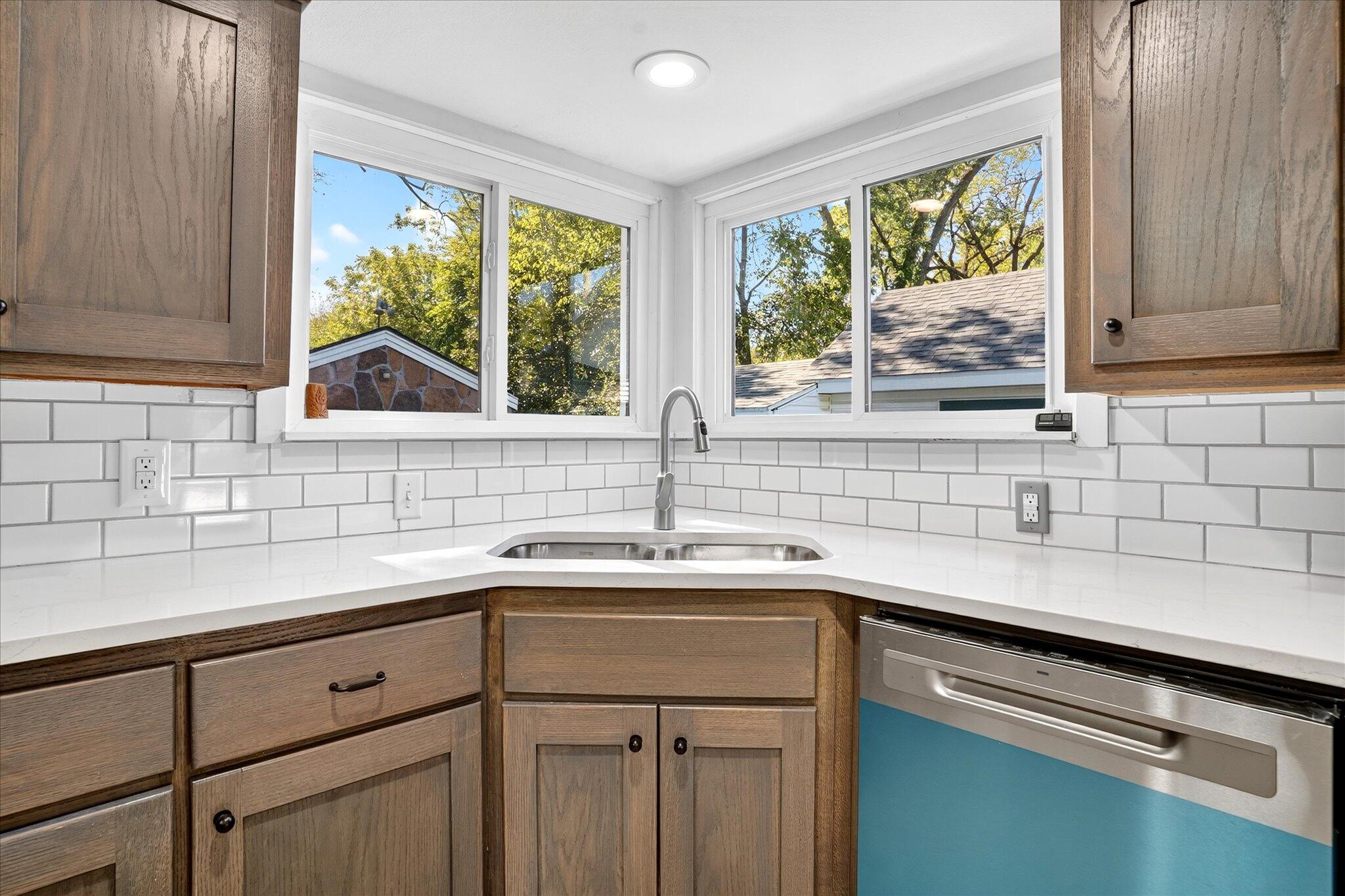 620 East Sunshine Street Property Photo 8