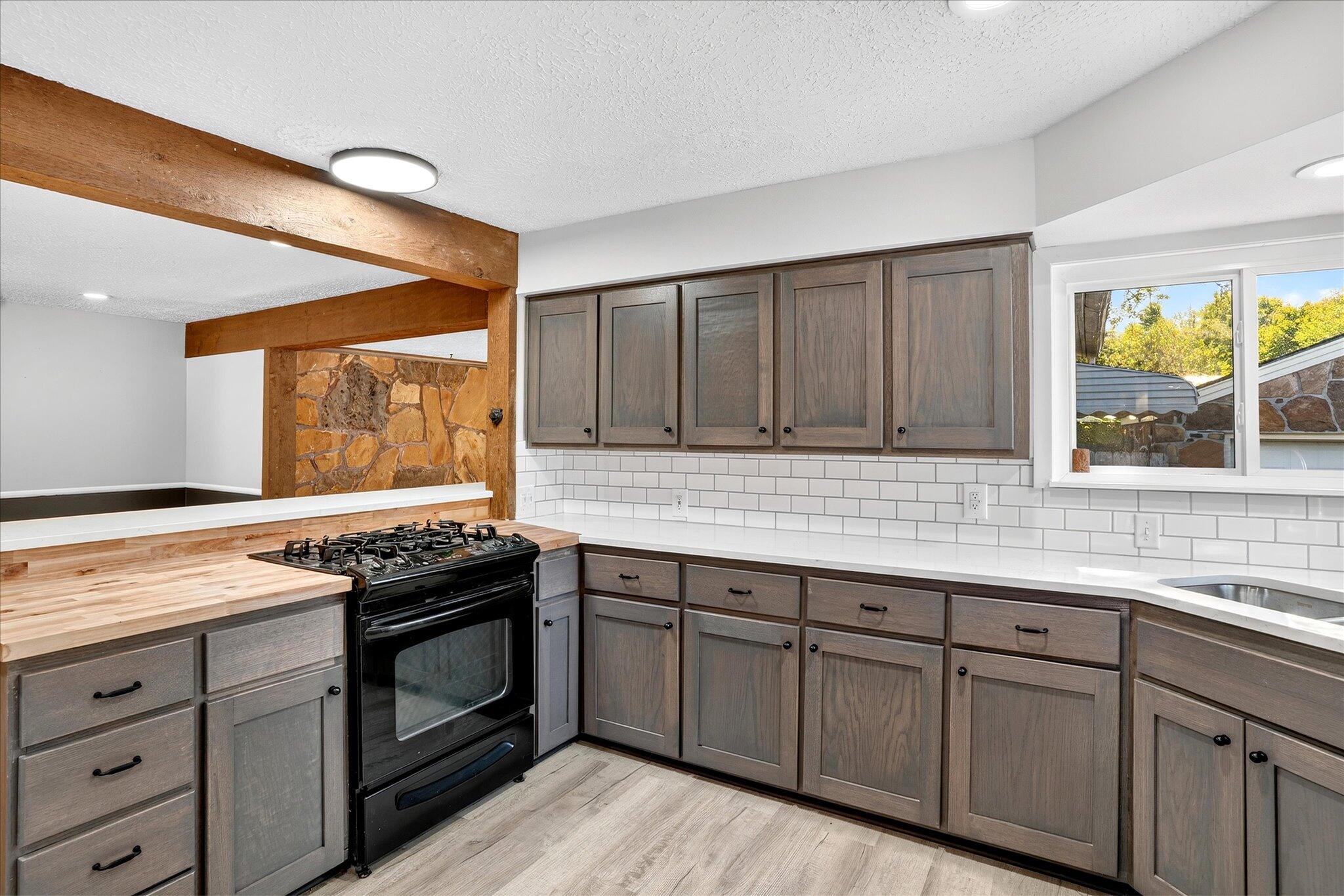 620 East Sunshine Street Property Photo 9