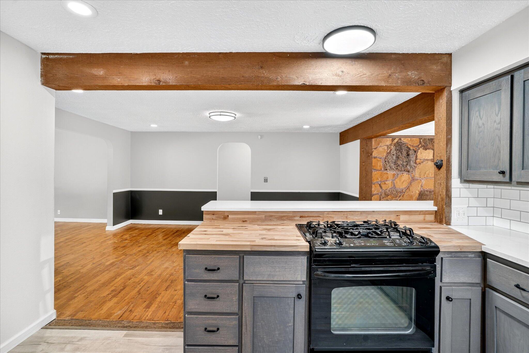 620 East Sunshine Street Property Photo 10