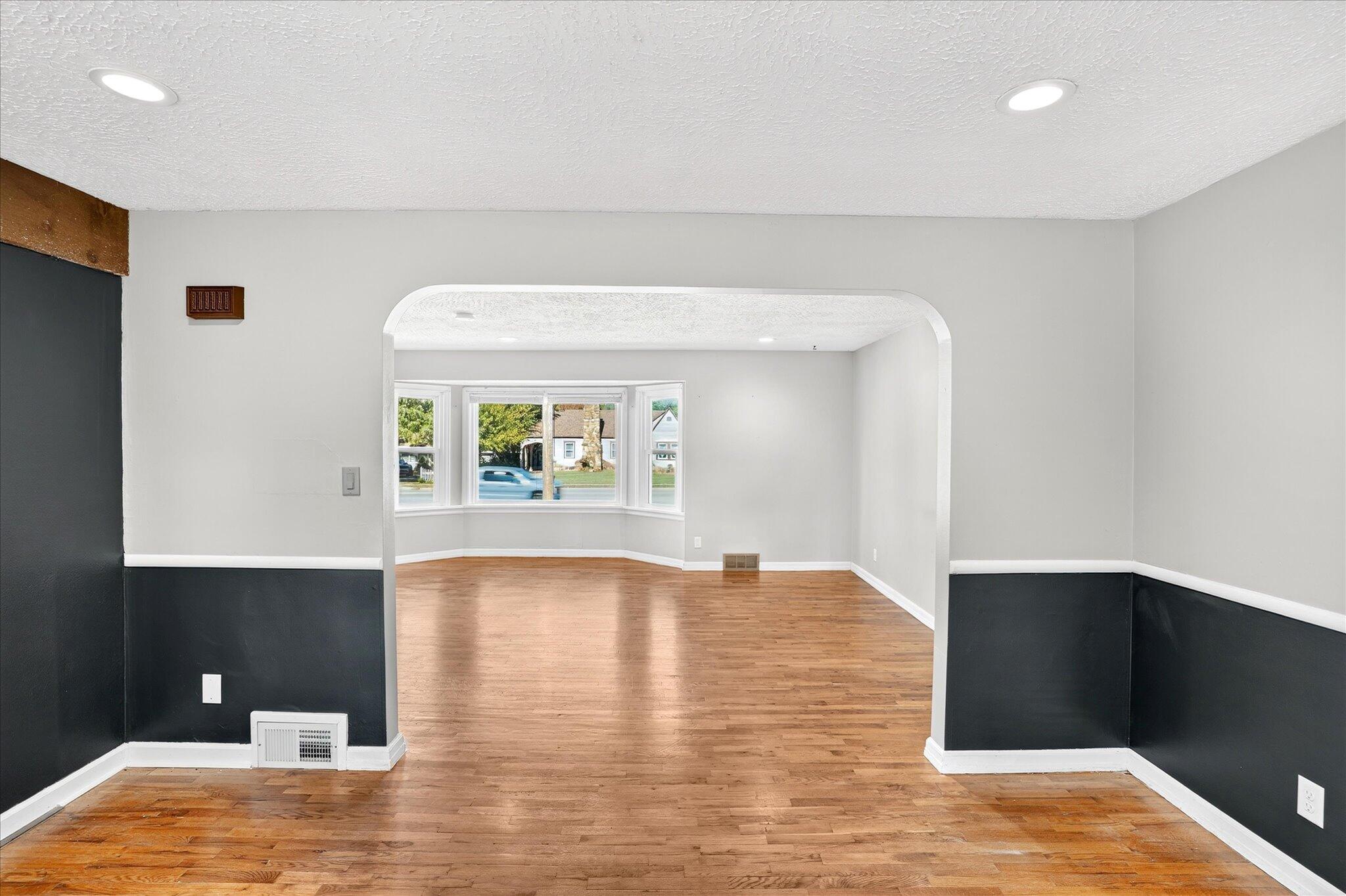 620 East Sunshine Street Property Photo 13