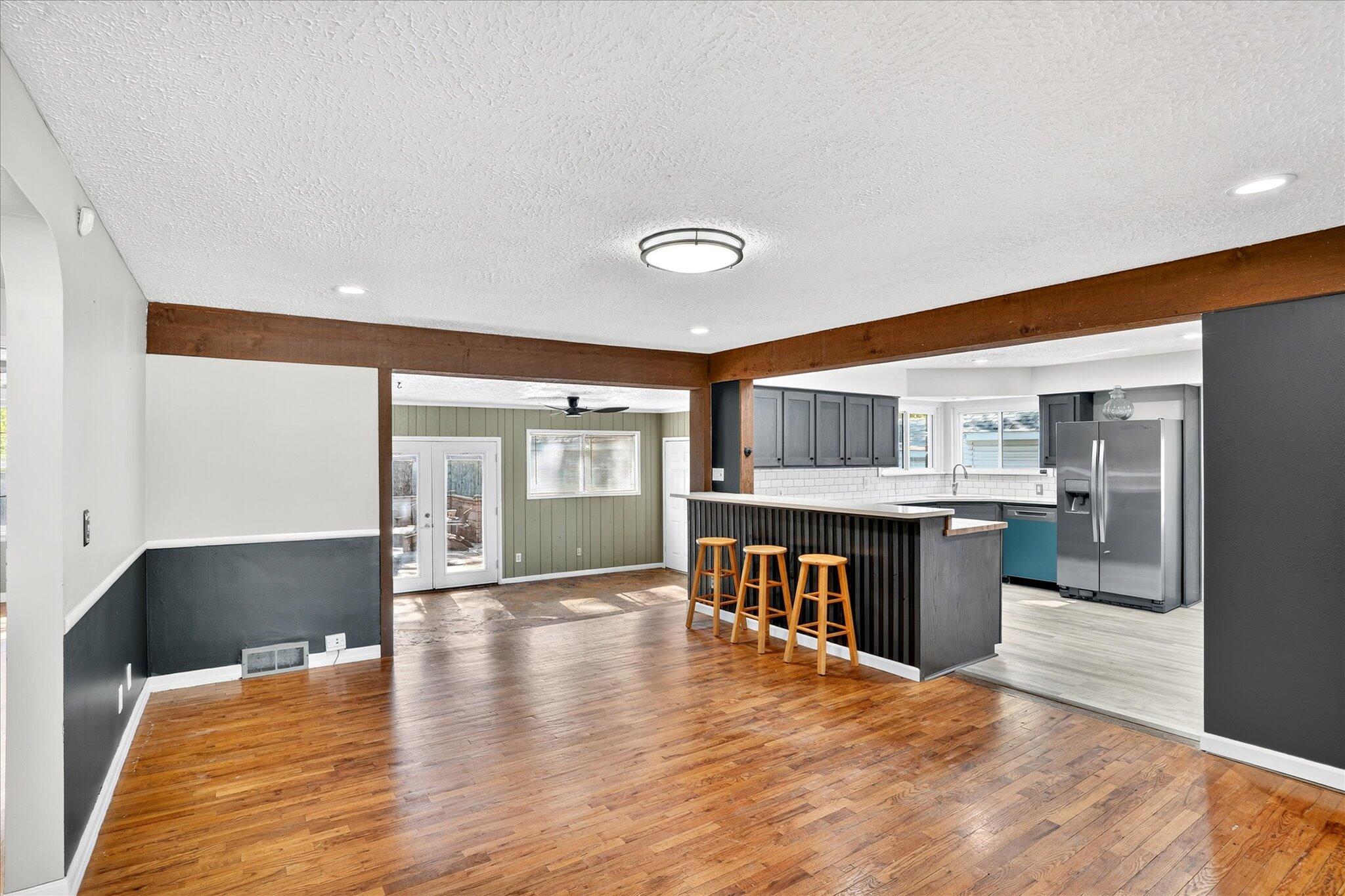 620 East Sunshine Street Property Photo 14