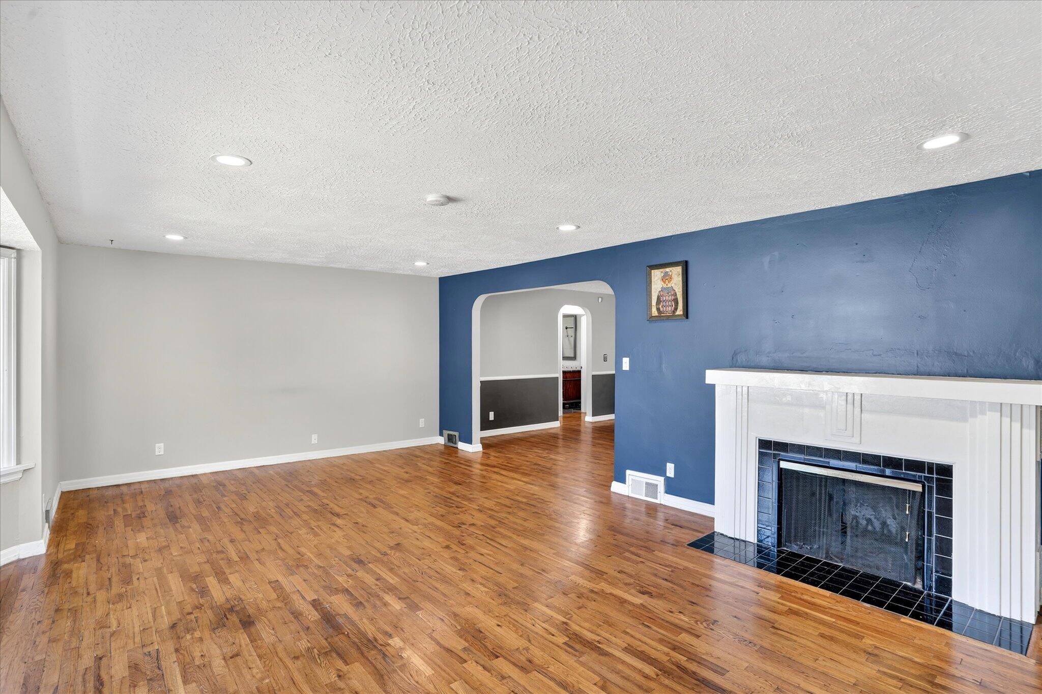 620 East Sunshine Street Property Photo 18