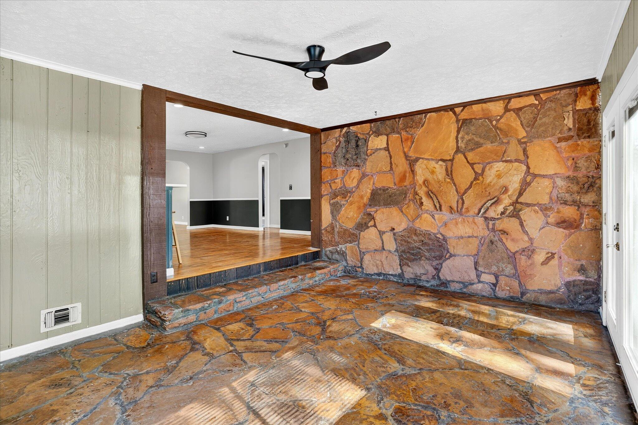 620 East Sunshine Street Property Photo 21