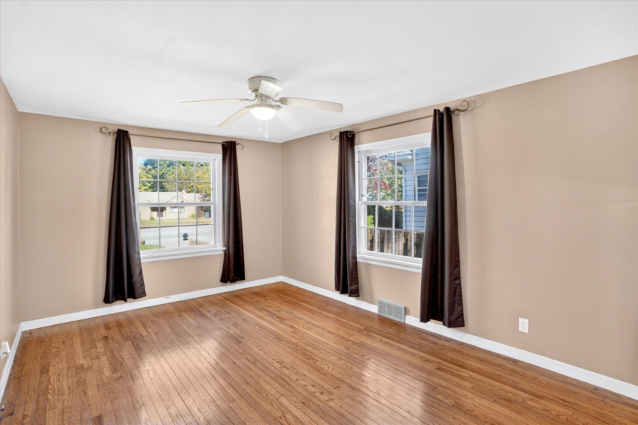 620 East Sunshine Street Property Photo 23