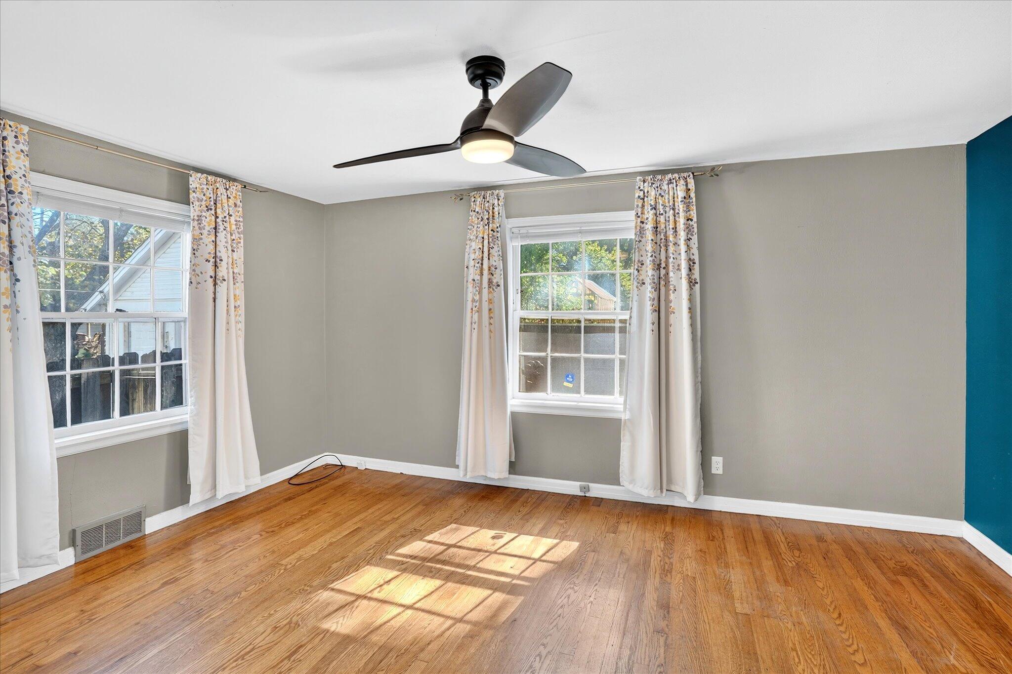 620 East Sunshine Street Property Photo 27